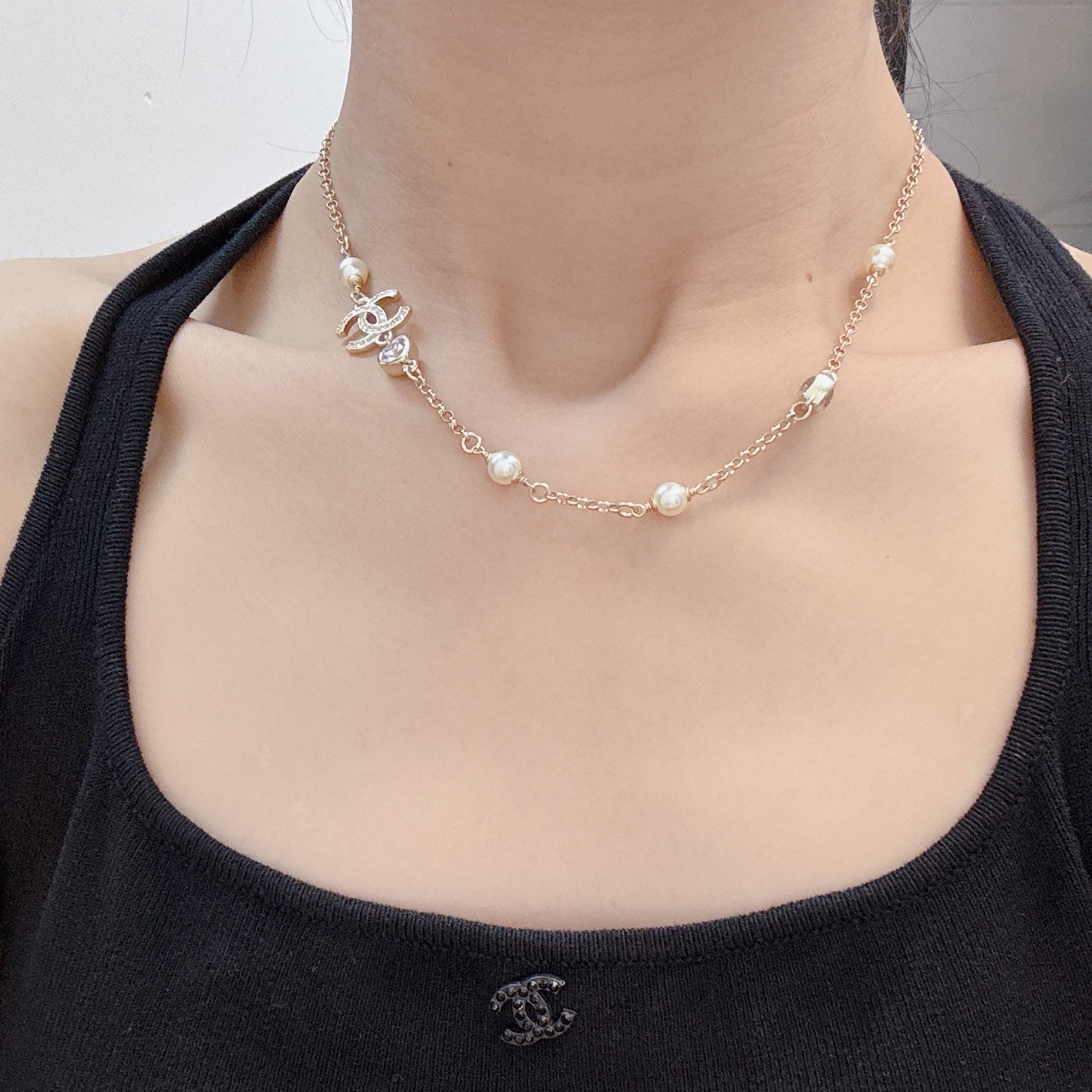 샤넬 더블 C 엠보싱 수련잎 목걸이 153770