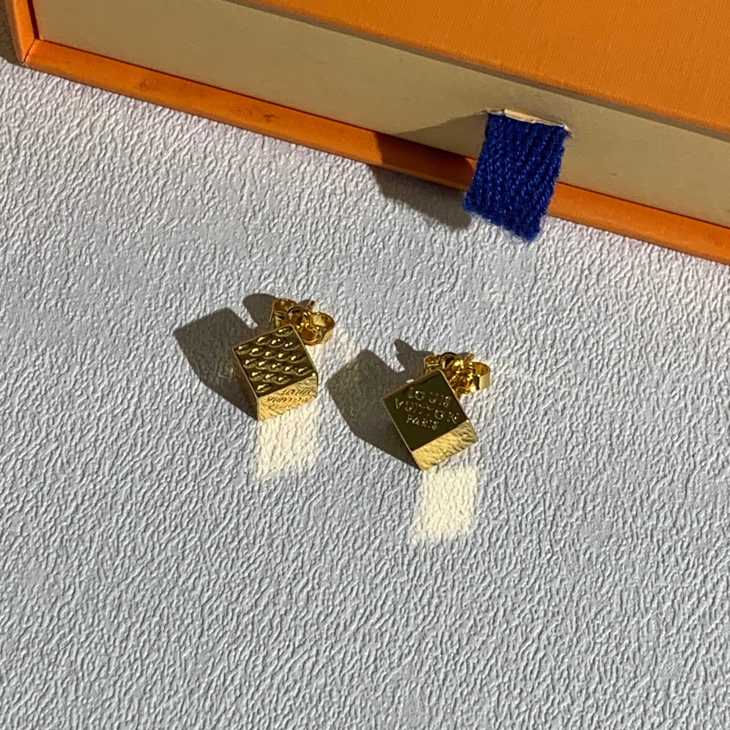루이비통 귀걸이 135228 Louis Vuitton Earrings 썸네일 이미지