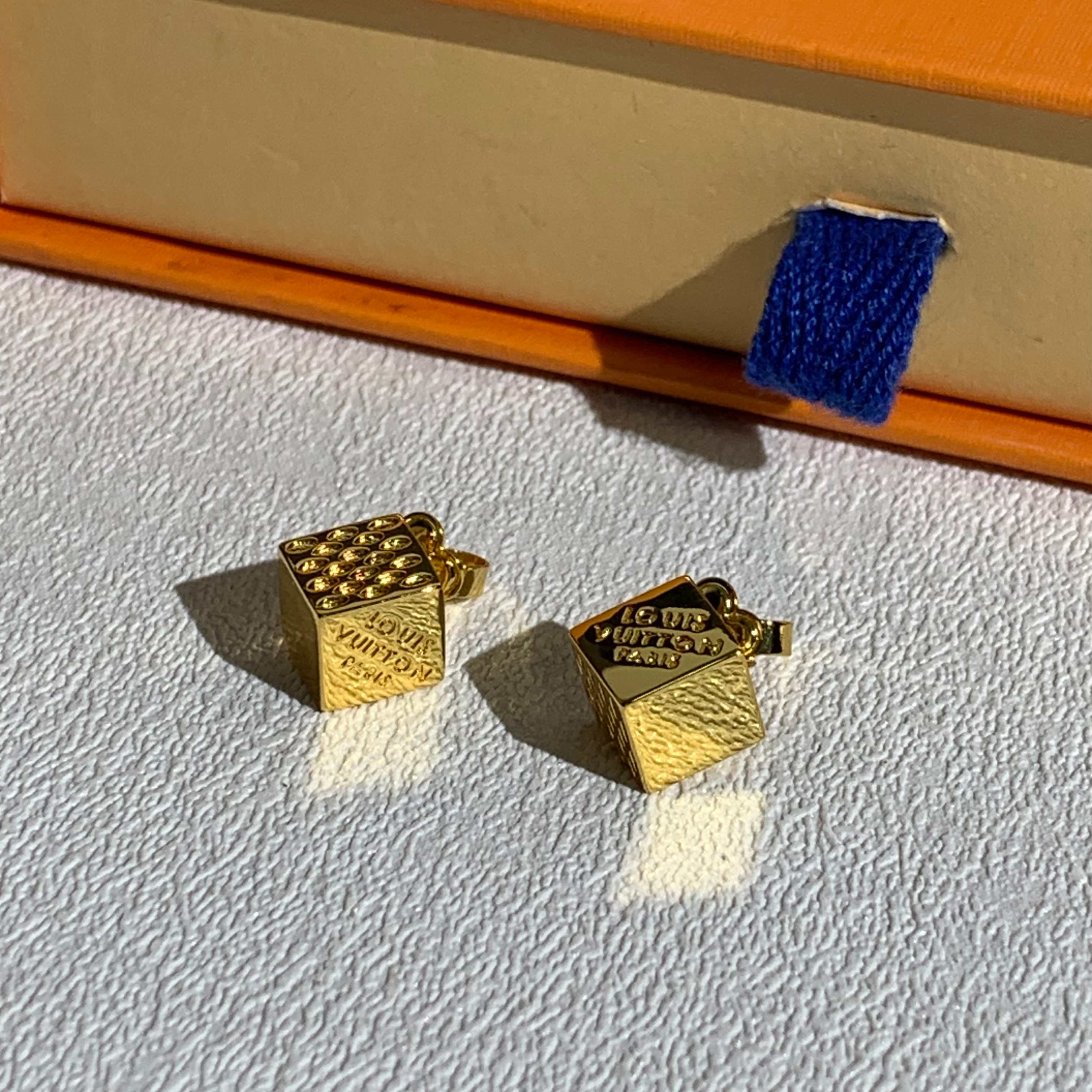 루이비통 귀걸이 135228 Louis Vuitton Earrings 썸네일 이미지
