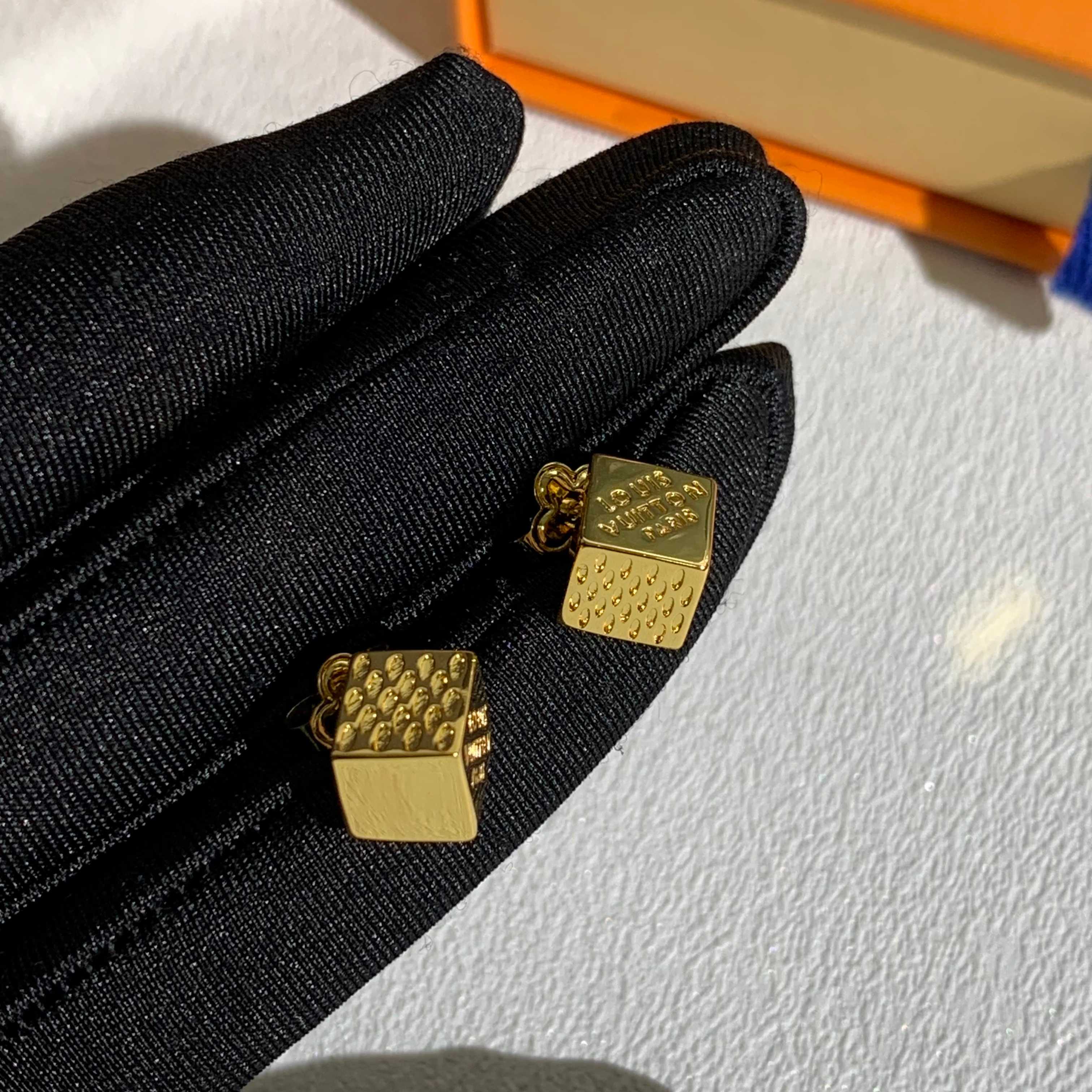루이비통 귀걸이 135228 Louis Vuitton Earrings 썸네일 이미지