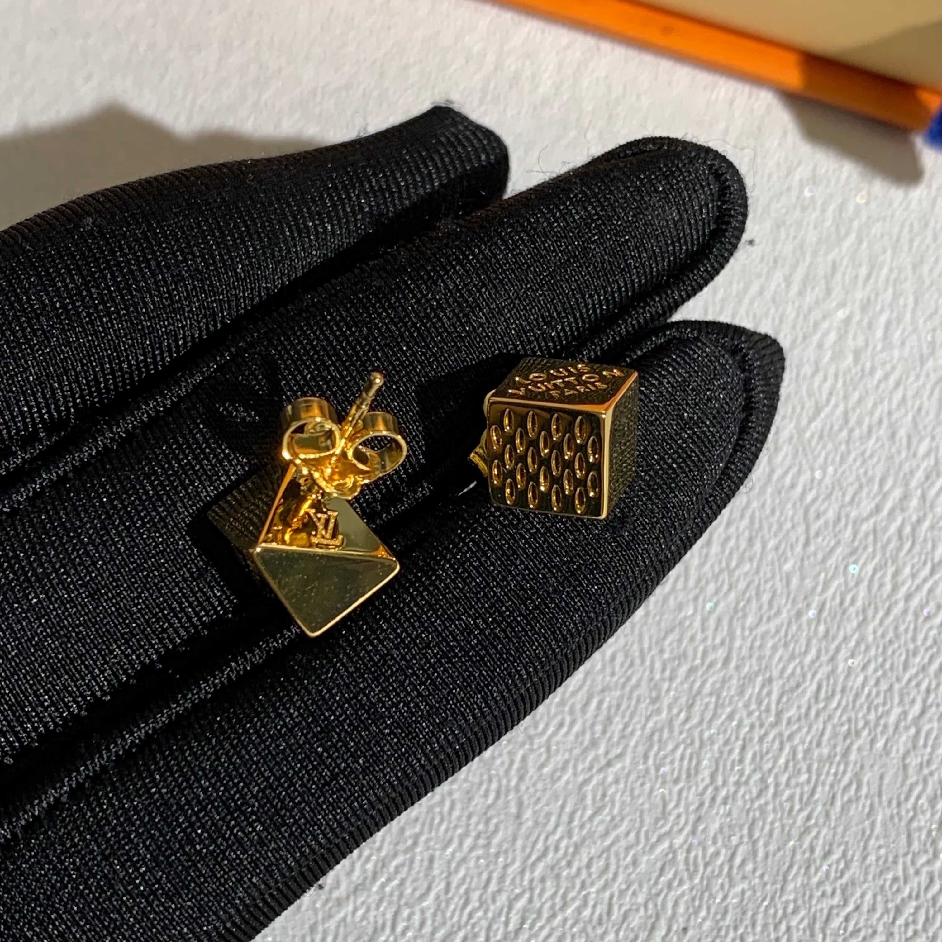 루이비통 귀걸이 135228 Louis Vuitton Earrings 썸네일 이미지