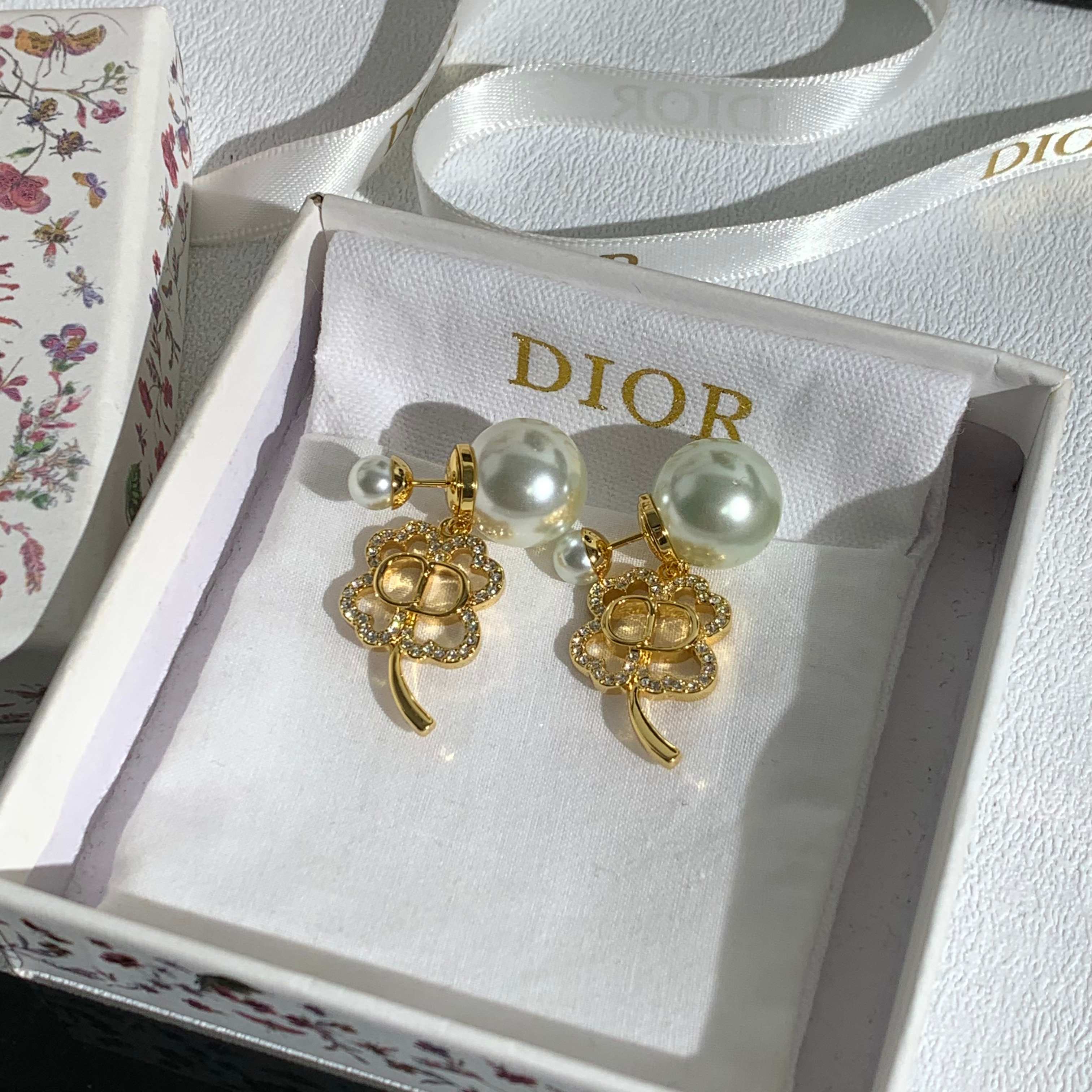 디올 귀걸이 134837 Dior Earrings 썸네일 이미지