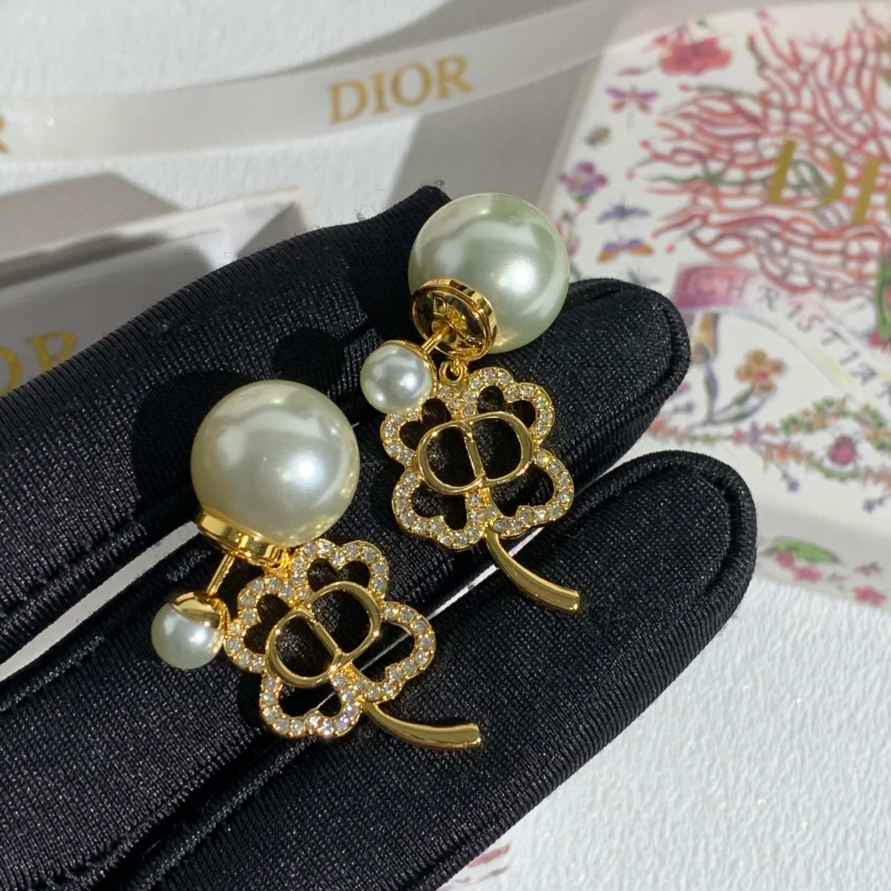 디올 귀걸이 134837 Dior Earrings 썸네일 이미지