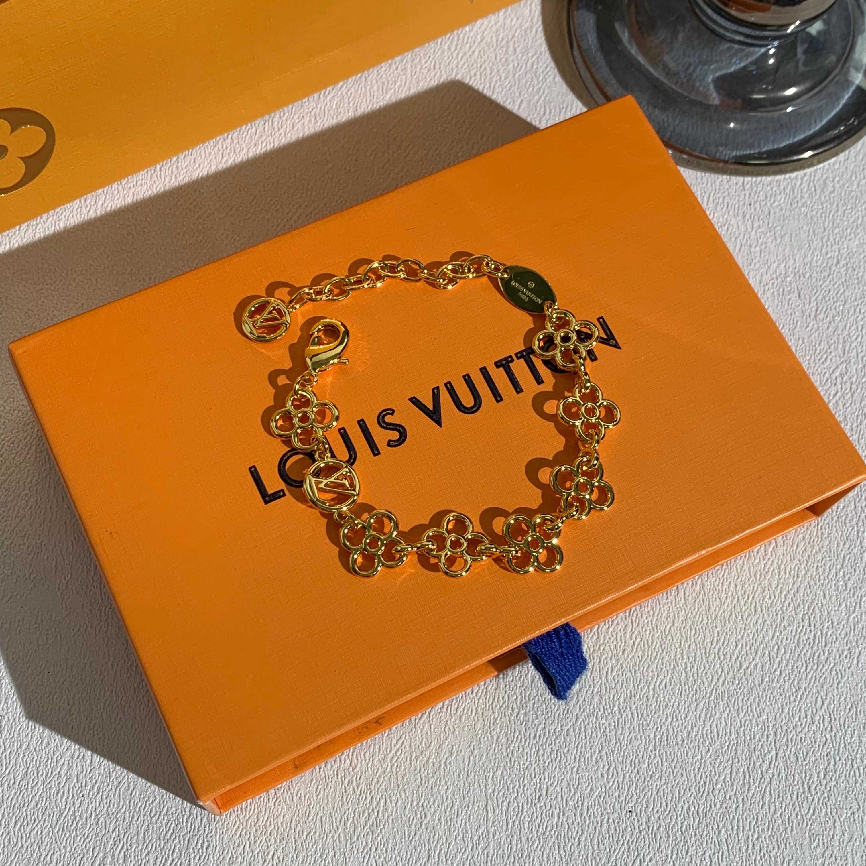 루이비통 목걸이 135221 Louis Vuitton Necklace 썸네일 이미지