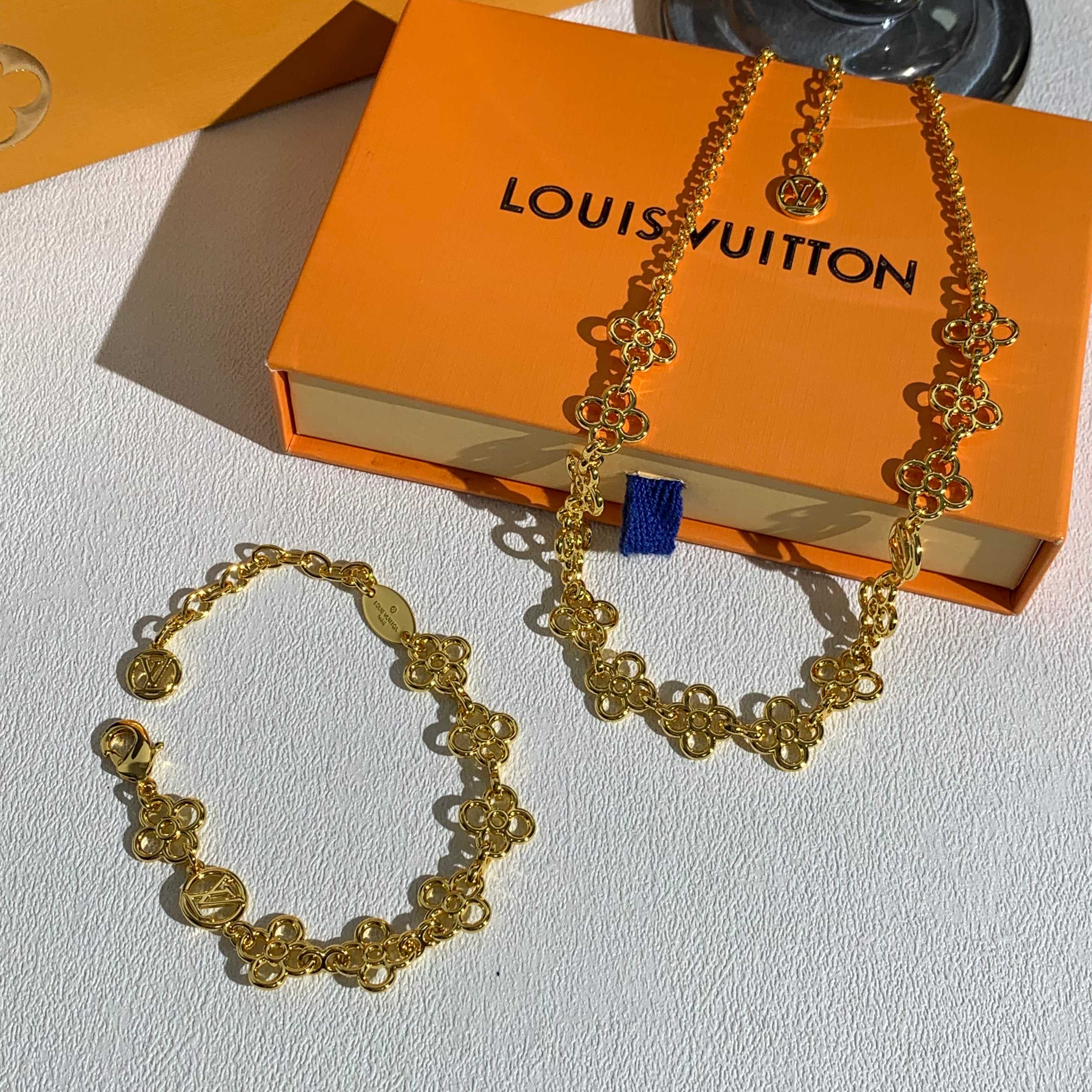 루이비통 목걸이 135221 Louis Vuitton Necklace 썸네일 이미지