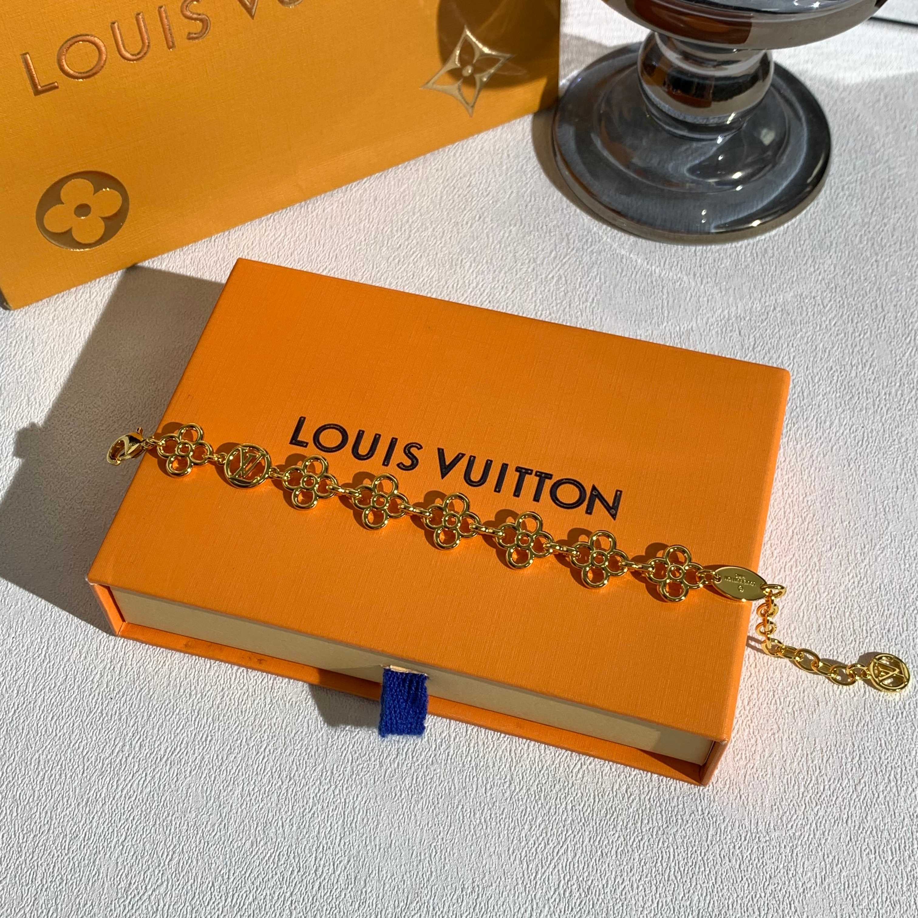 루이비통 목걸이 135221 Louis Vuitton Necklace 썸네일 이미지