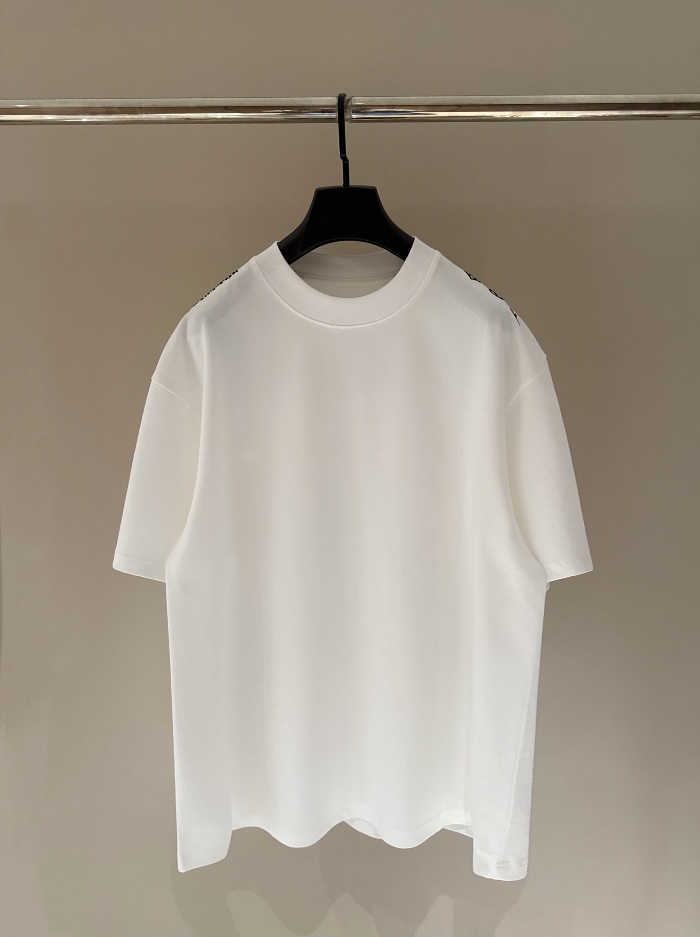 P90 【高品实拍】Nueva camiseta de manga corta bordada en stock. La tela utiliza algodón 100% puro de 300g de doble hilo y dob…