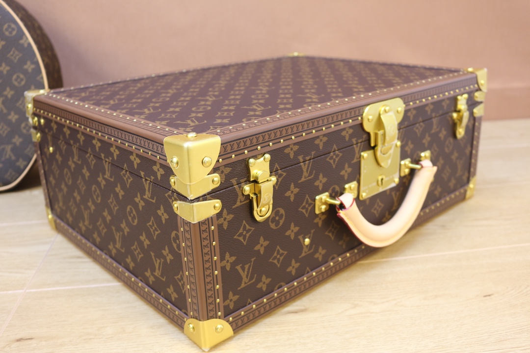 [Trolley Cases]Bisten luggage is an integral part of Louis Vuitton