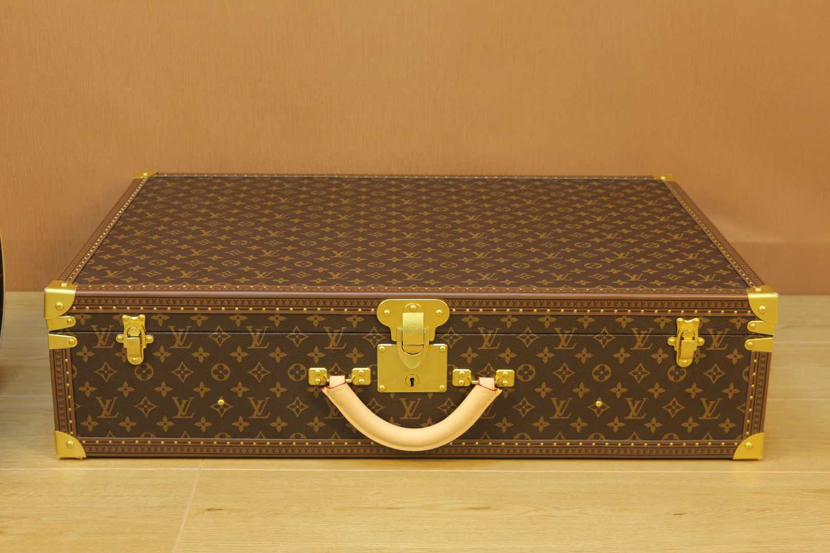 [Trolley Cases]Bisten hard boxes are an integral part of Louis Vuitton
