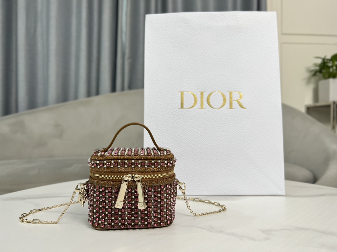 Handmade super mini cosmetic bag Lady Dior Vanity embroidered star pink diamond handbag with exquisite design. Lined with lamb ribs, it's crafted