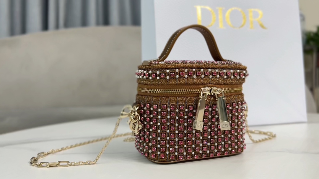 Handmade super mini cosmetic bag Lady Dior Vanity embroidered star pink diamond handbag with exquisite design.