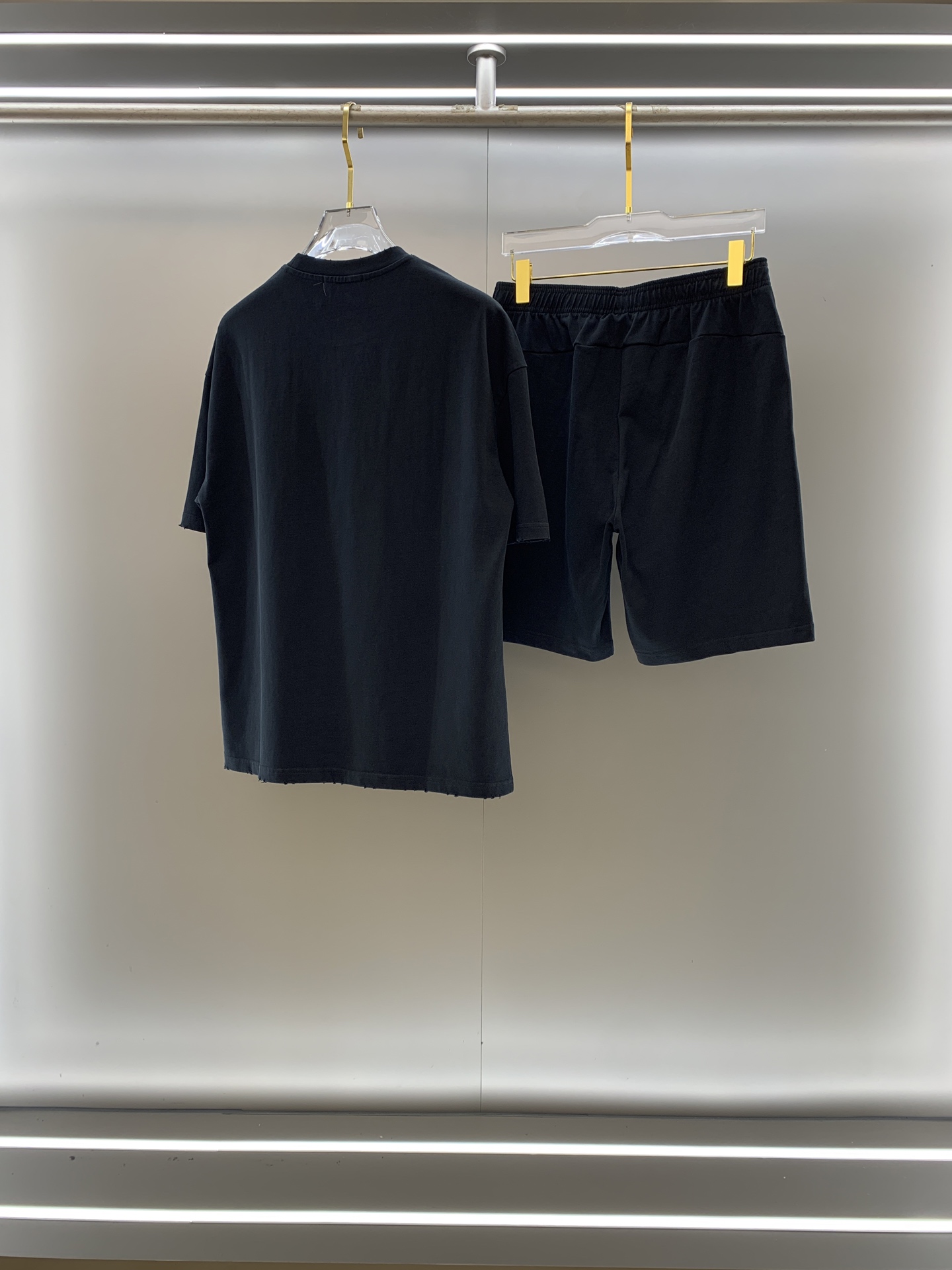 Fendi Men's Casual Short Sleeve and Shorts Set - High-End Custom Design 3 i1746725733981 1420 0 10