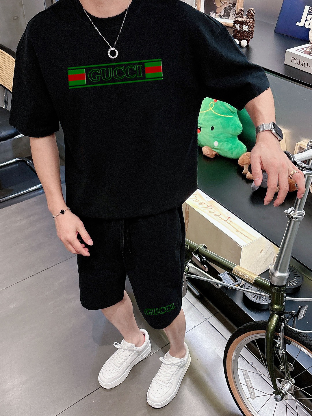 古奇 GUCCI🔥🔥高端定制 2026春夏新款首发专柜最新款短袖短裤休闲套装 重工凹凸图案设计 领子袖子