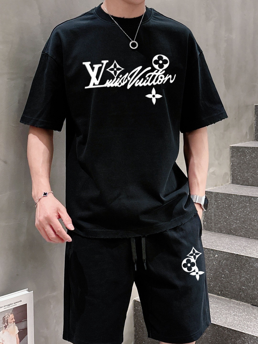 LV 路易威登🔥🔥高端定制 2026春夏新款首发专柜最新款短袖短裤休闲套装 重工凹凸图案设计 领子袖子做