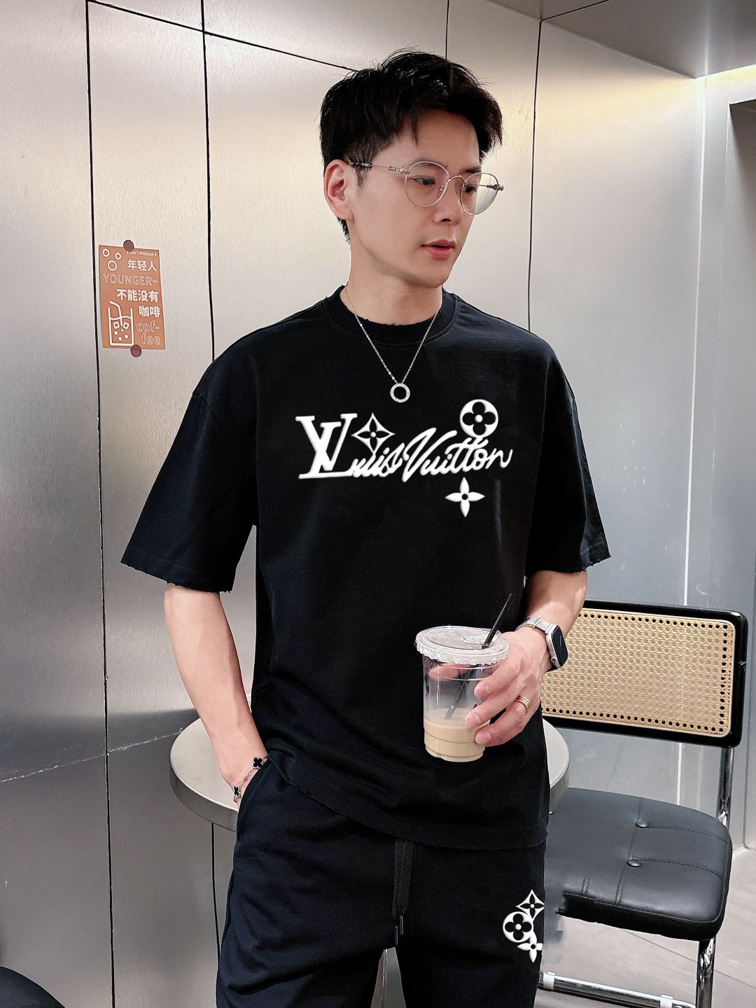 LV 路易威登🔥🔥高端定制 2026春夏新款首发专柜最新款短袖短裤休闲套装 重工凹凸图案设计 领子袖子做