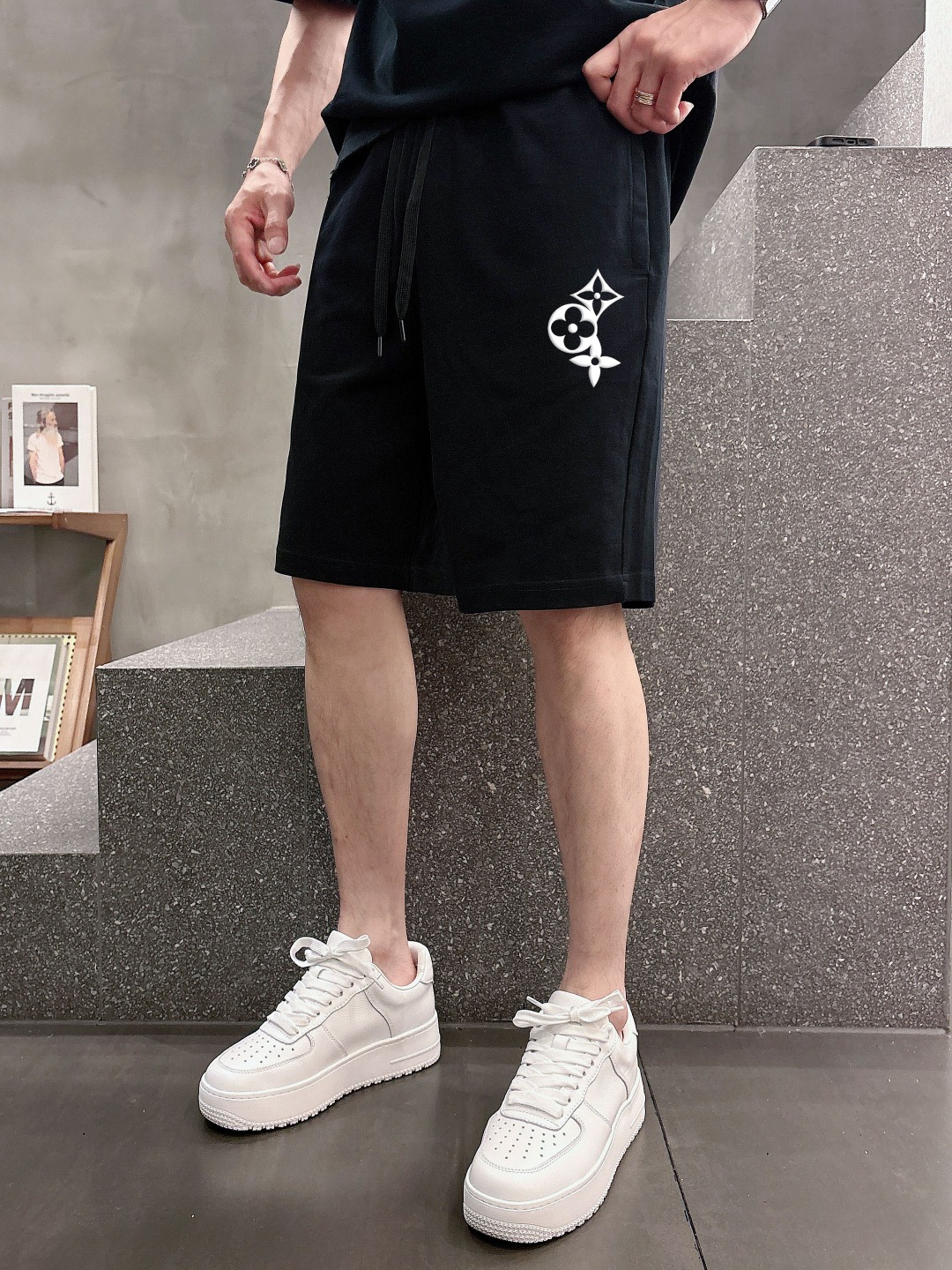 LV 路易威登🔥🔥高端定制 2026春夏新款首发专柜最新款短袖短裤休闲套装 重工凹凸图案设计 领子袖子做