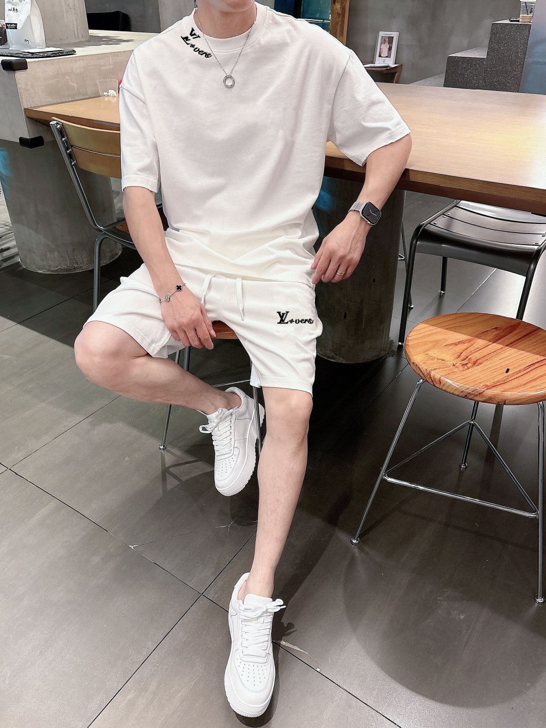 LV 路易威登🔥🔥高端定制 2026春夏新款首发专柜最新款短袖短裤休闲套装 重工凹凸图案设计 领子袖子做