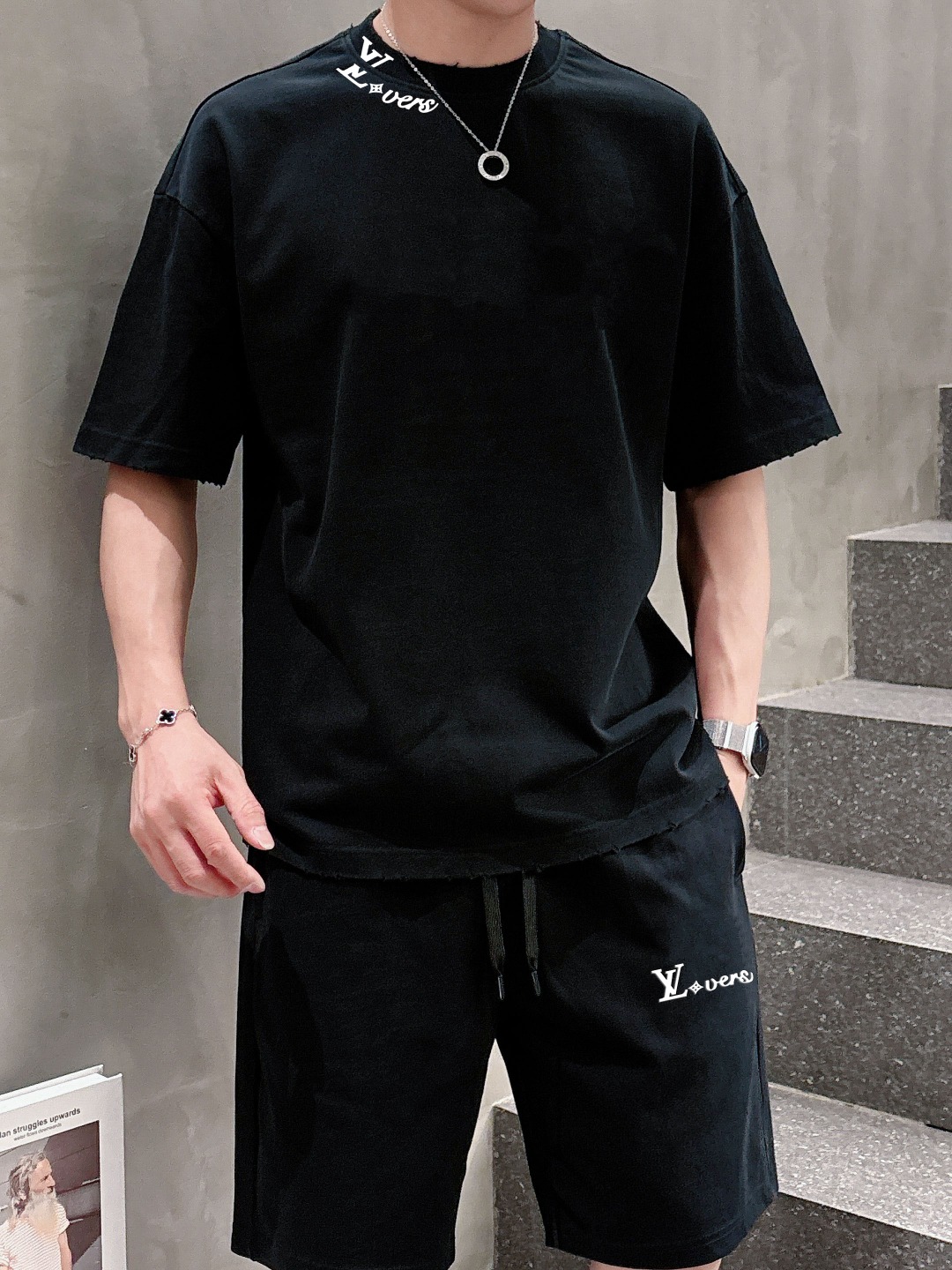 LV 路易威登🔥🔥高端定制 2026春夏新款首发专柜最新款短袖短裤休闲套装 重工凹凸图案设计 领子袖子做