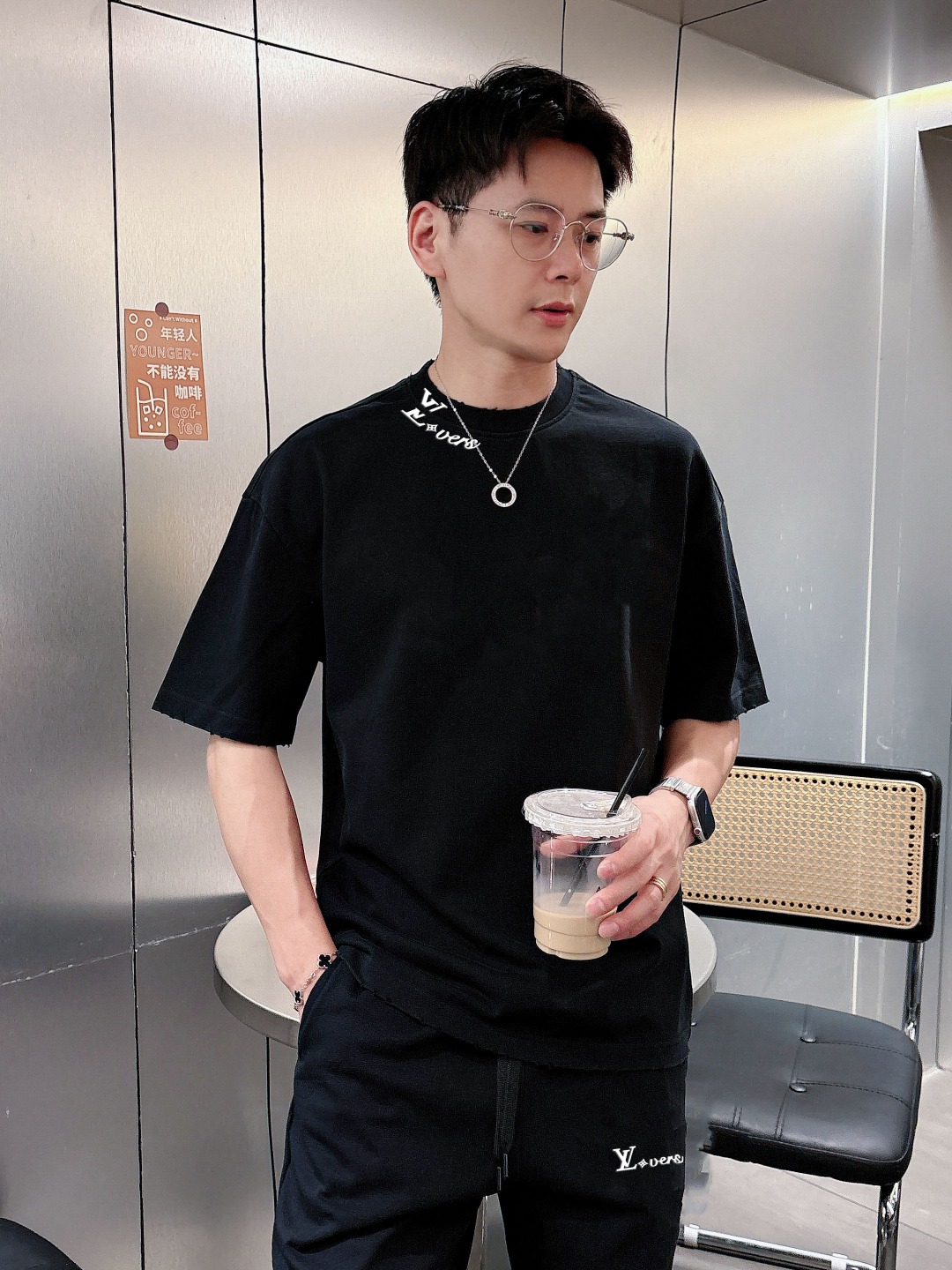 LV 路易威登🔥🔥高端定制 2026春夏新款首发专柜最新款短袖短裤休闲套装 重工凹凸图案设计 领子袖子做