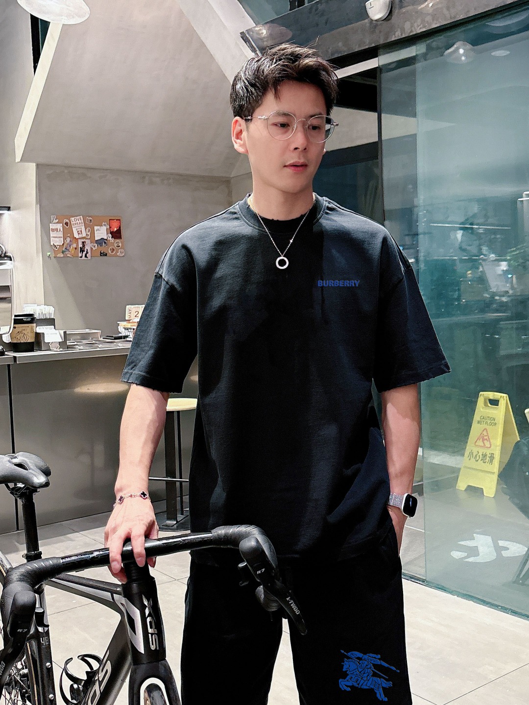 巴宝莉 🔥🔥高端定制 2026春夏新款首发专柜最新款短袖短裤休闲套装 重工凹凸图案设计 领子袖子做破洞设