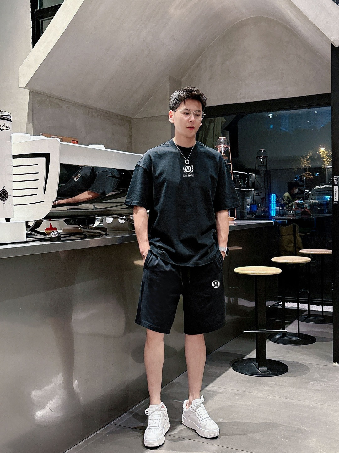 lulu 🔥🔥高端定制 2026春夏新款首发专柜最新款短袖短裤休闲套装 重工凹凸图案设计 领子袖子做破洞