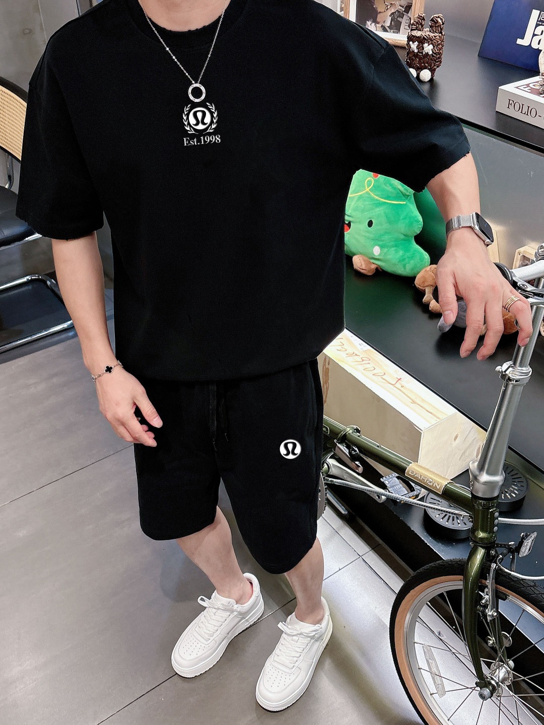 lulu 🔥🔥高端定制 2026春夏新款首发专柜最新款短袖短裤休闲套装 重工凹凸图案设计 领子袖子做破洞