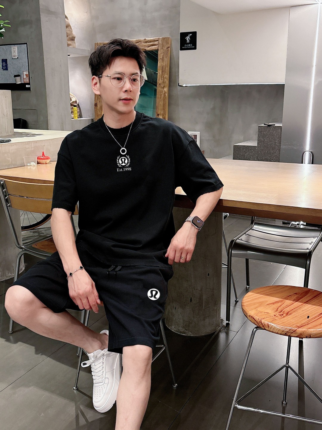 lulu 🔥🔥高端定制 2026春夏新款首发专柜最新款短袖短裤休闲套装 重工凹凸图案设计 领子袖子做破洞