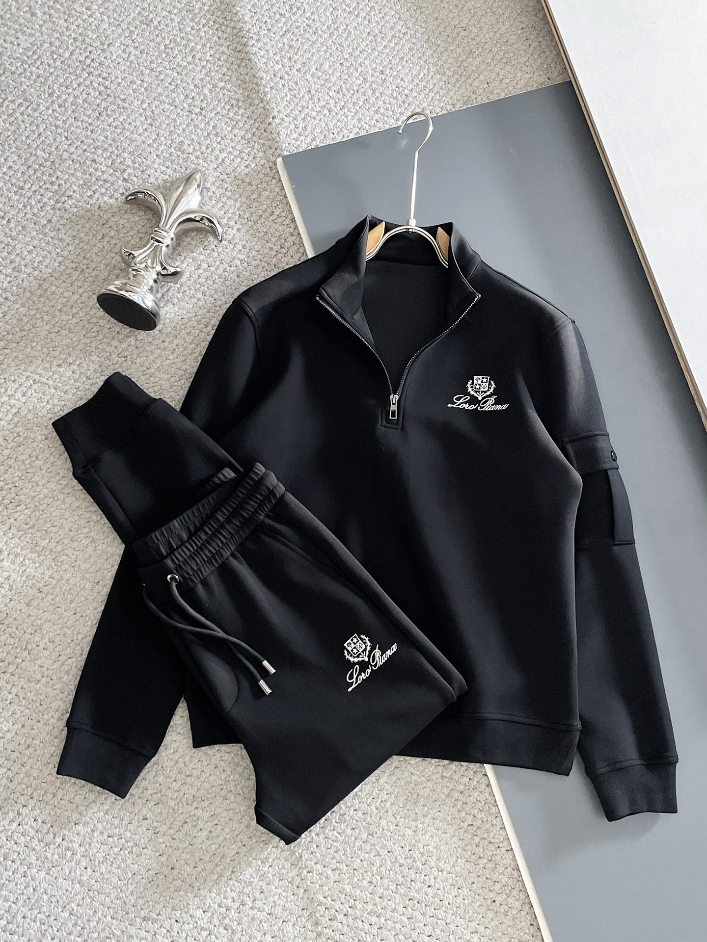 NO:654807,LP's new hot-selling sweatshirt suit. The original product is carefully crafted by top designers. It has a perfect fit and perfect upper body effect. It is all-natural and high-quality and has a thickened new air layer. It provides close-fitting comfort, noble and elegant!  Original hardware embodies elegance and nobility!  Counter sizes M-3XL,,loro piana,hoodie,sweatshirts,alexander wang19860909LP 全新爆款卫衣套装 原单狠货倾注顶级设计师的精心之作 就为一个贴合、完美的上身效果 全天然优质加厚新空气层,贴身的舒适感 高贵典雅！原厂五金无不彰显优雅高贵气质！专柜尺码M-3XL,,loro piana,hoodie,sweatshirts,alexander wang,Men's clothing