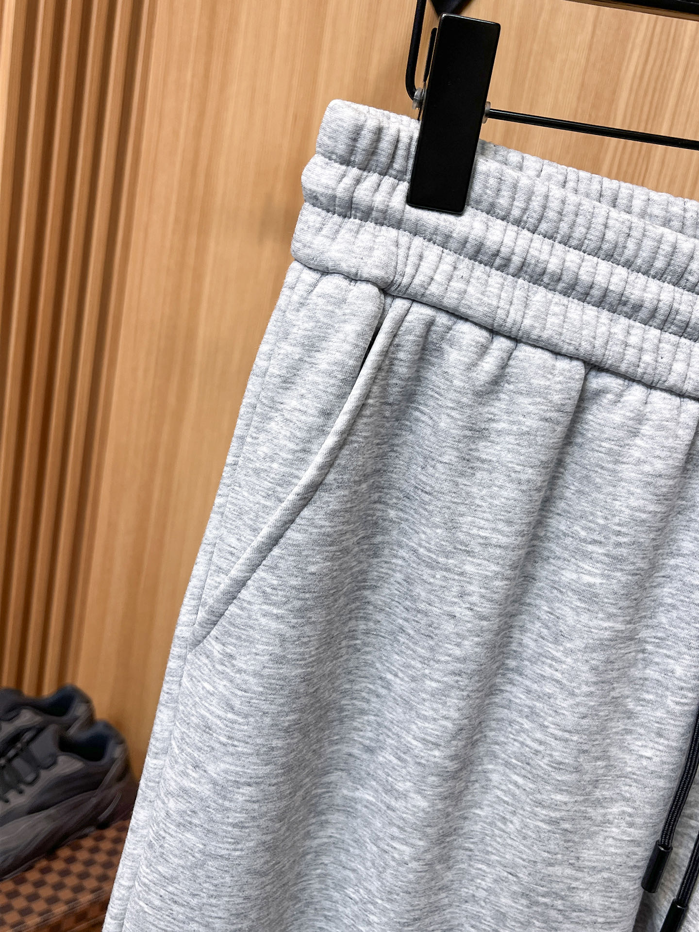 🔥 加拿大鹅 SS秋冬加绒 直筒微阔版型保暖不显臃肿 🔥新品时尚直筒休闲裤，臻选优质纯棉加绒面料打造，保