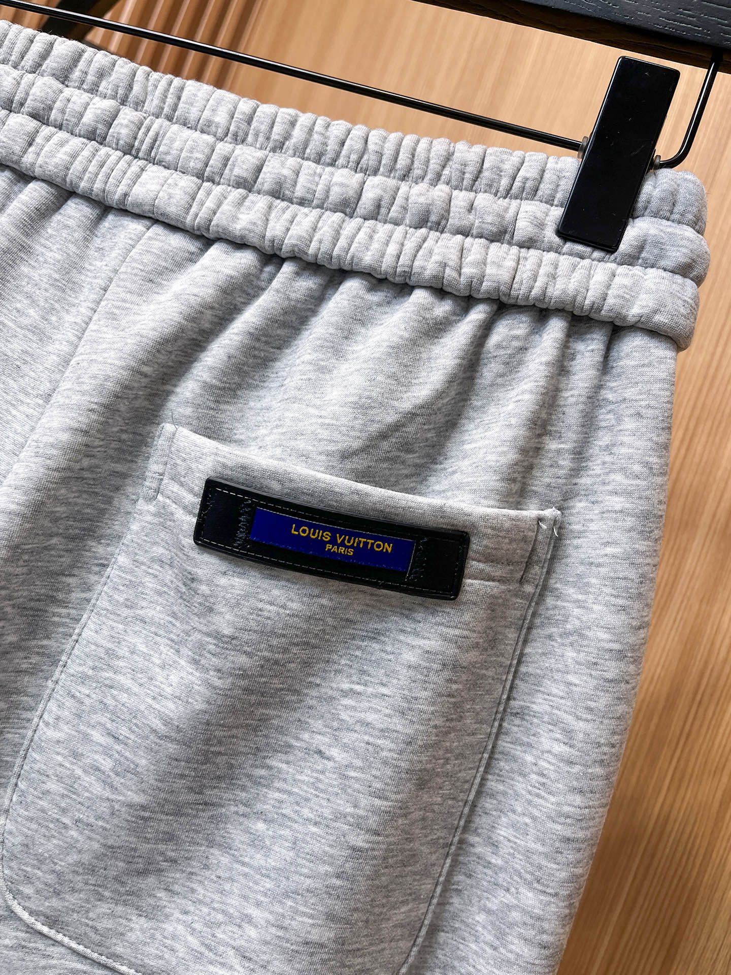 🔥 LV 路易威登 SS秋冬加绒 直筒微阔版型保暖不显臃肿 🔥新品时尚直筒休闲裤，臻选优质纯棉加绒面料打