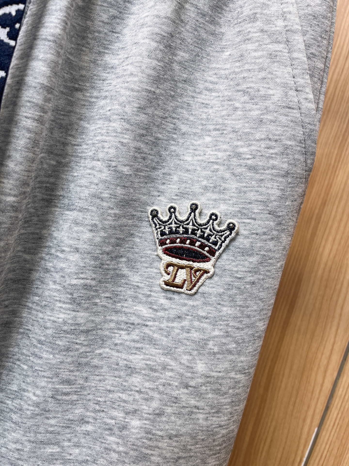 🔥 LV 路易威登 SS秋冬加绒 直筒微阔版型保暖不显臃肿 🔥新品时尚直筒休闲裤，臻选优质纯棉加绒面料打