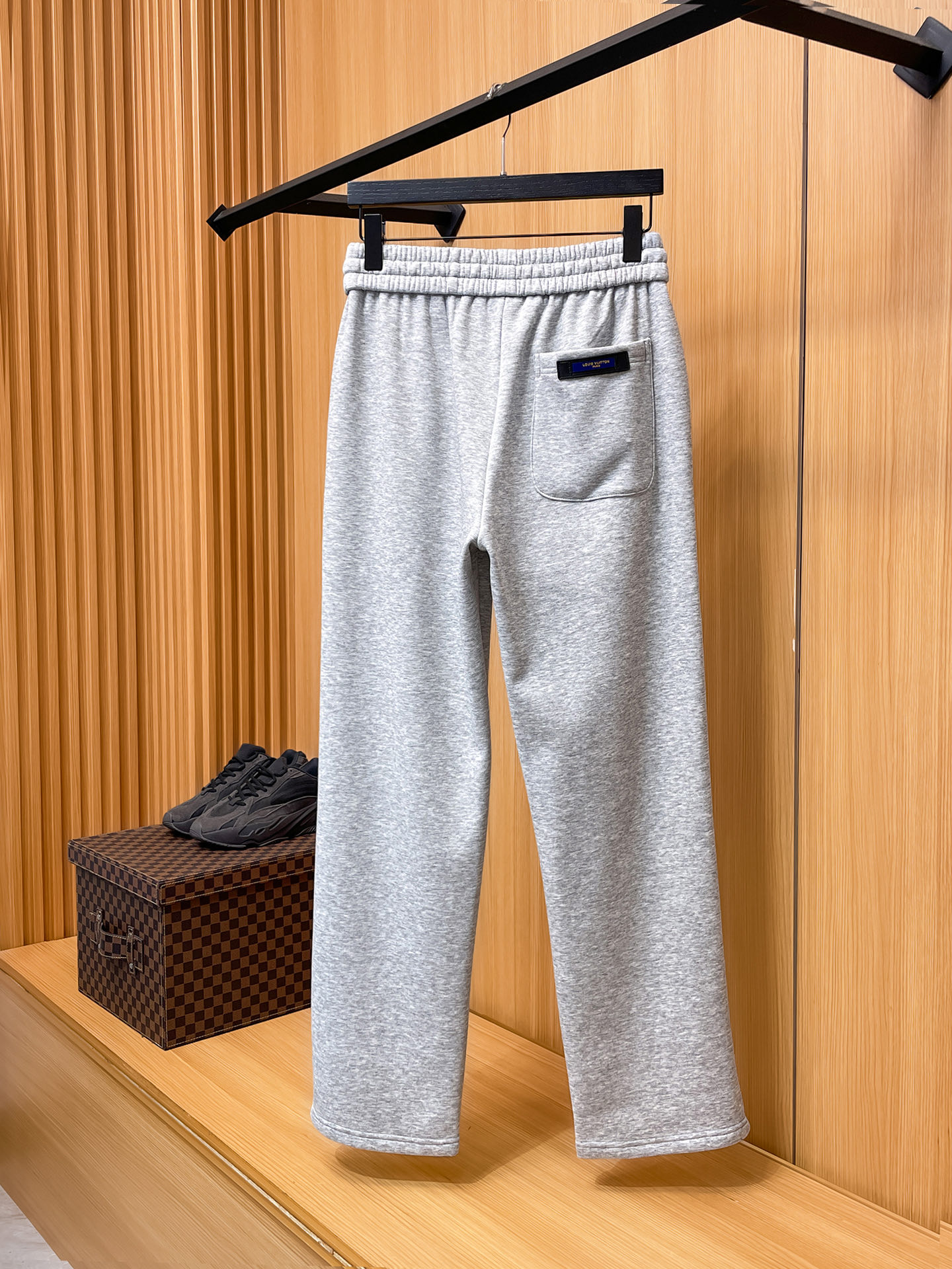 🔥 LV 路易威登 SS秋冬加绒 直筒微阔版型保暖不显臃肿 🔥新品时尚直筒休闲裤，臻选优质纯棉加绒面料打