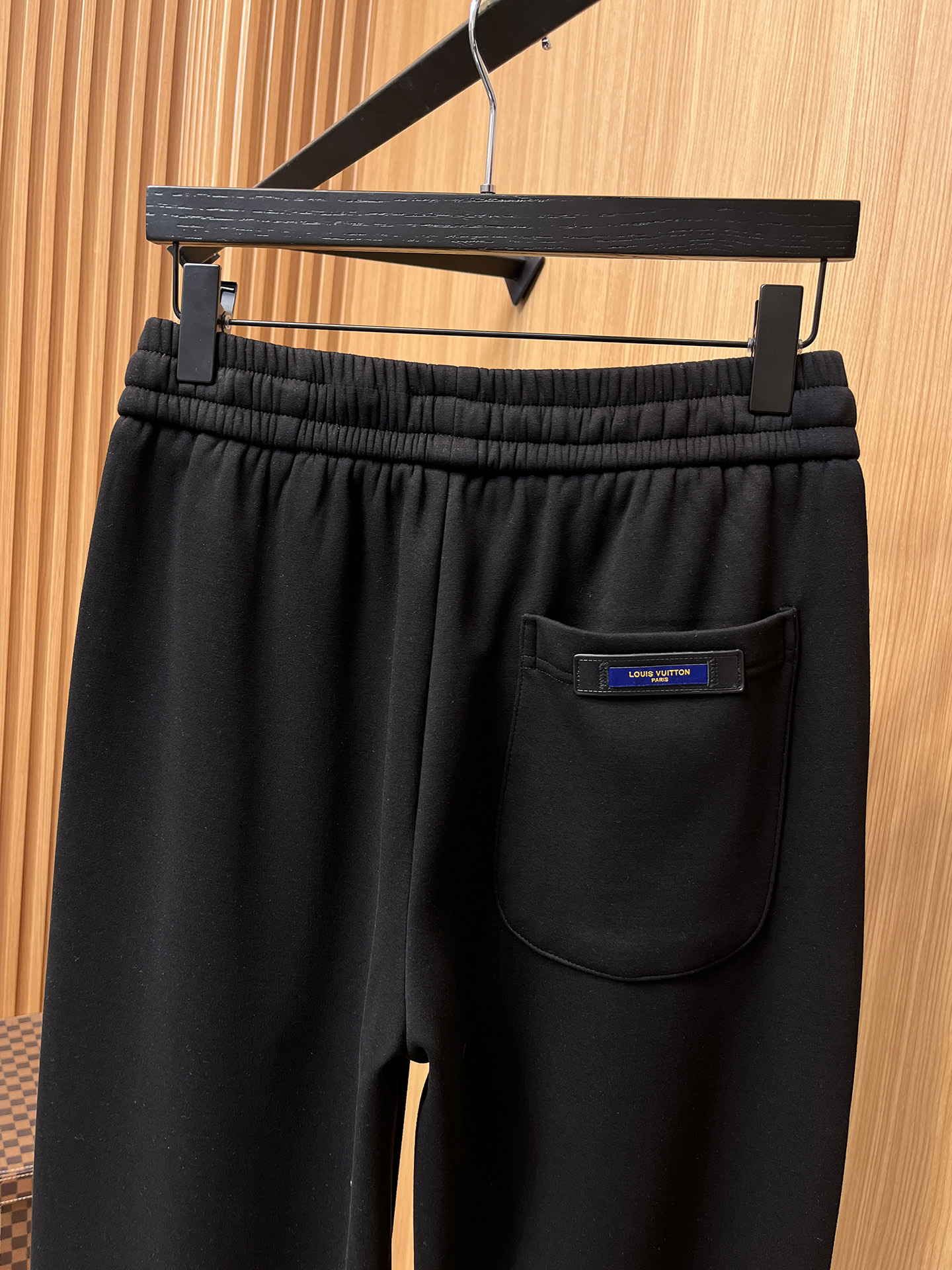 🔥 LV 路易威登 SS秋冬加绒 直筒微阔版型保暖不显臃肿 🔥新品时尚直筒休闲裤，臻选优质纯棉加绒面料打