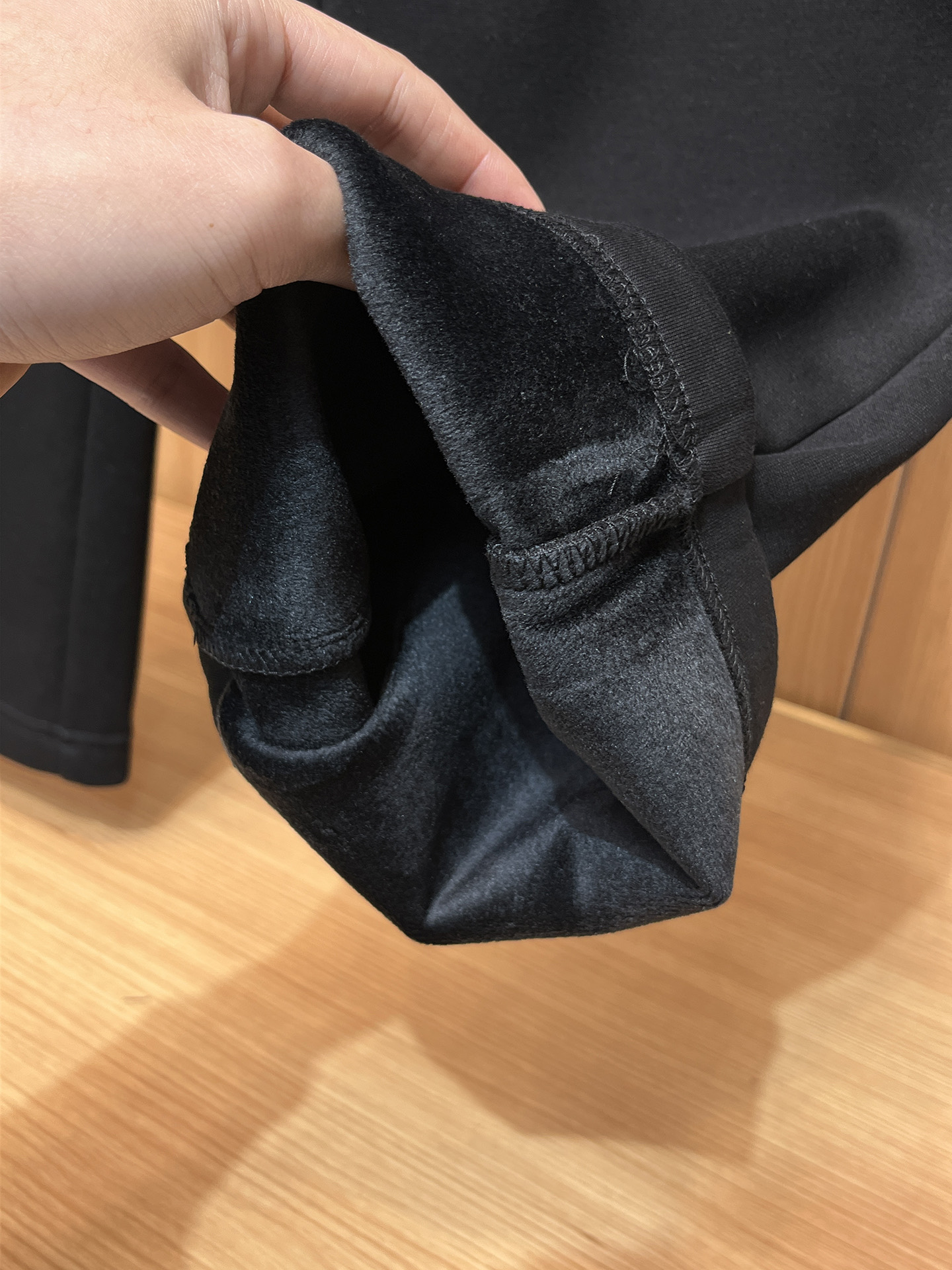 🔥 蒙口 SS秋冬加绒 直筒微阔版型保暖不显臃肿 🔥新品时尚直筒休闲裤，臻选优质纯棉加绒面料打造，保暖舒