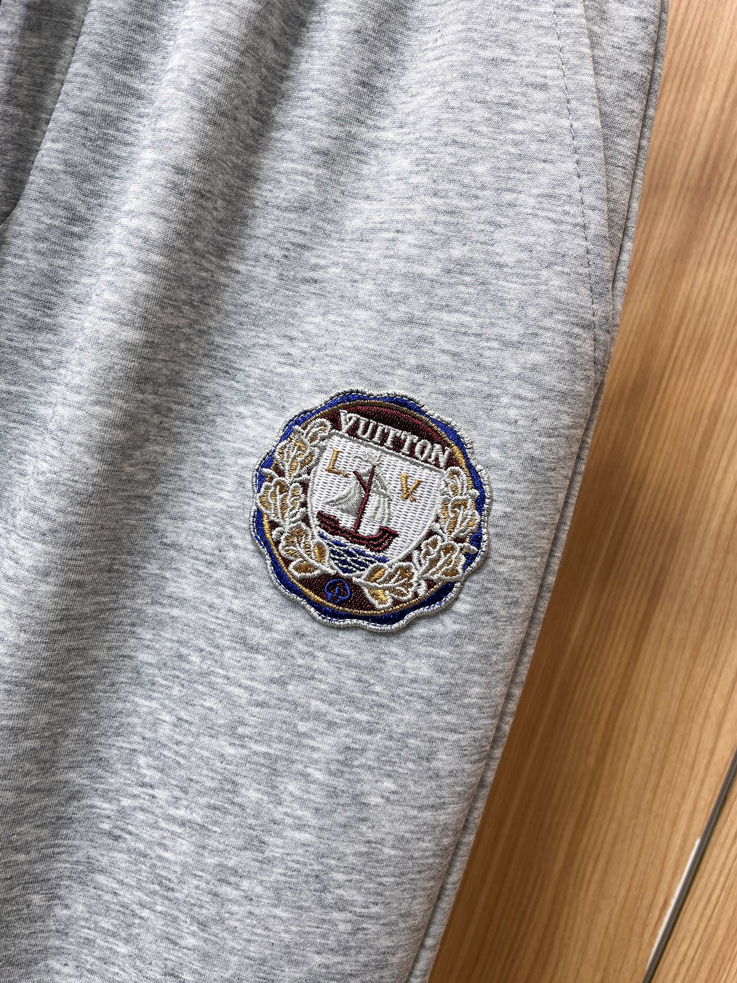 🔥 LV 路易威登 SS秋冬加绒 直筒微阔版型保暖不显臃肿 🔥新品时尚直筒休闲裤，臻选优质纯棉加绒面料打