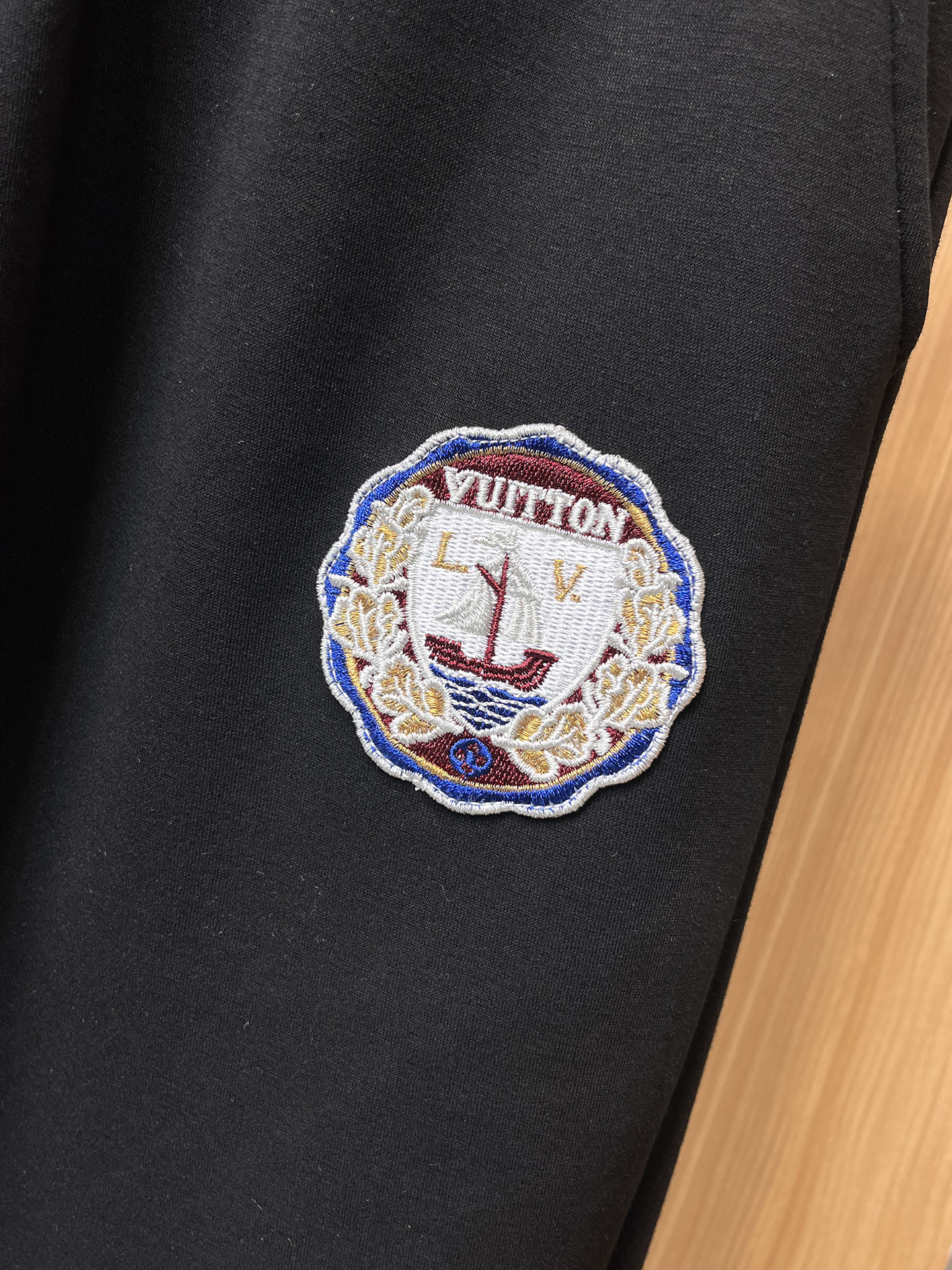 🔥 LV 路易威登 SS秋冬加绒 直筒微阔版型保暖不显臃肿 🔥新品时尚直筒休闲裤，臻选优质纯棉加绒面料打