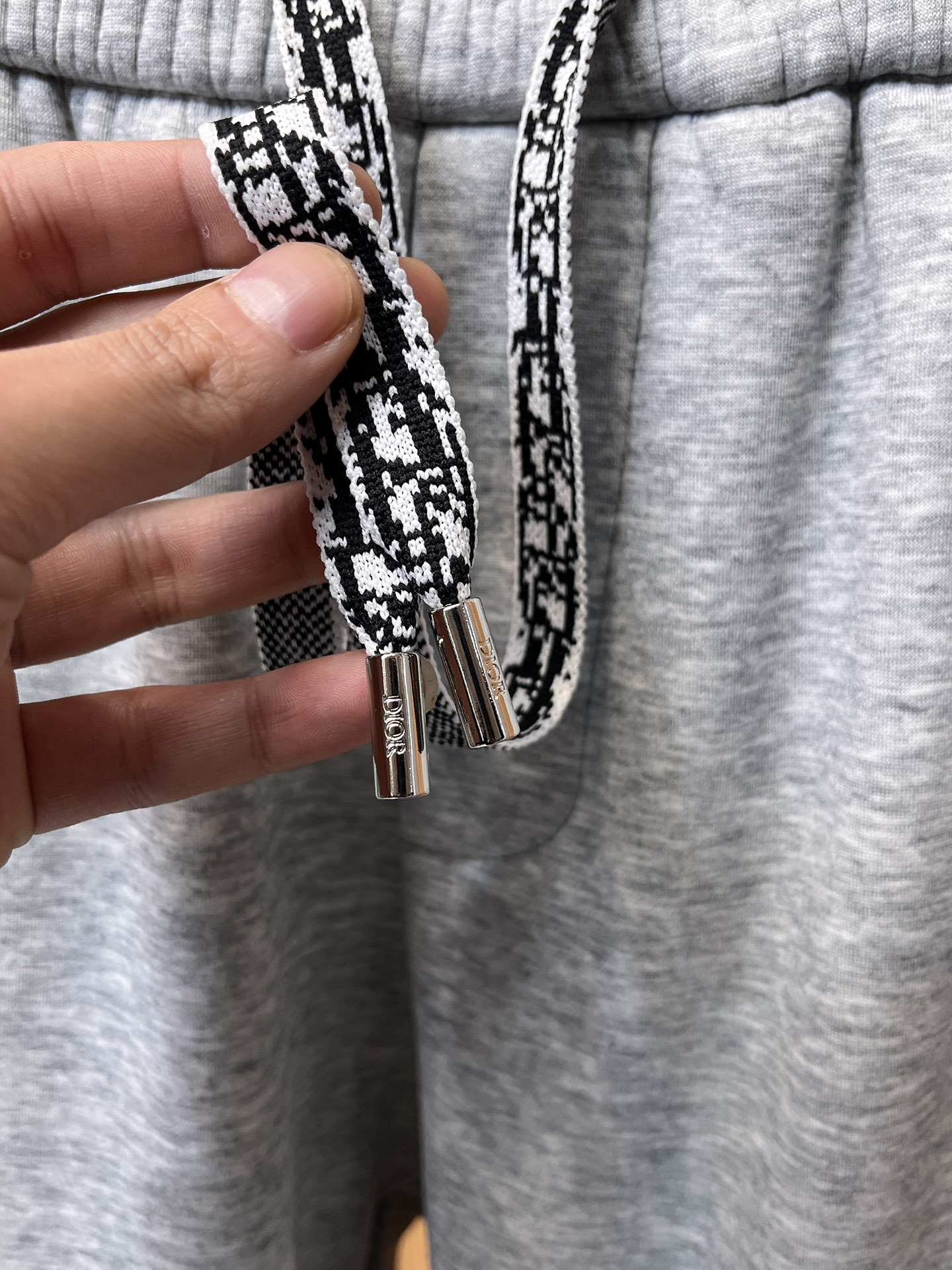 🔥 迪奥 SS秋冬加绒 直筒微阔版型保暖不显臃肿 🔥新品时尚直筒休闲裤，臻选优质纯棉加绒面料打造，保暖舒