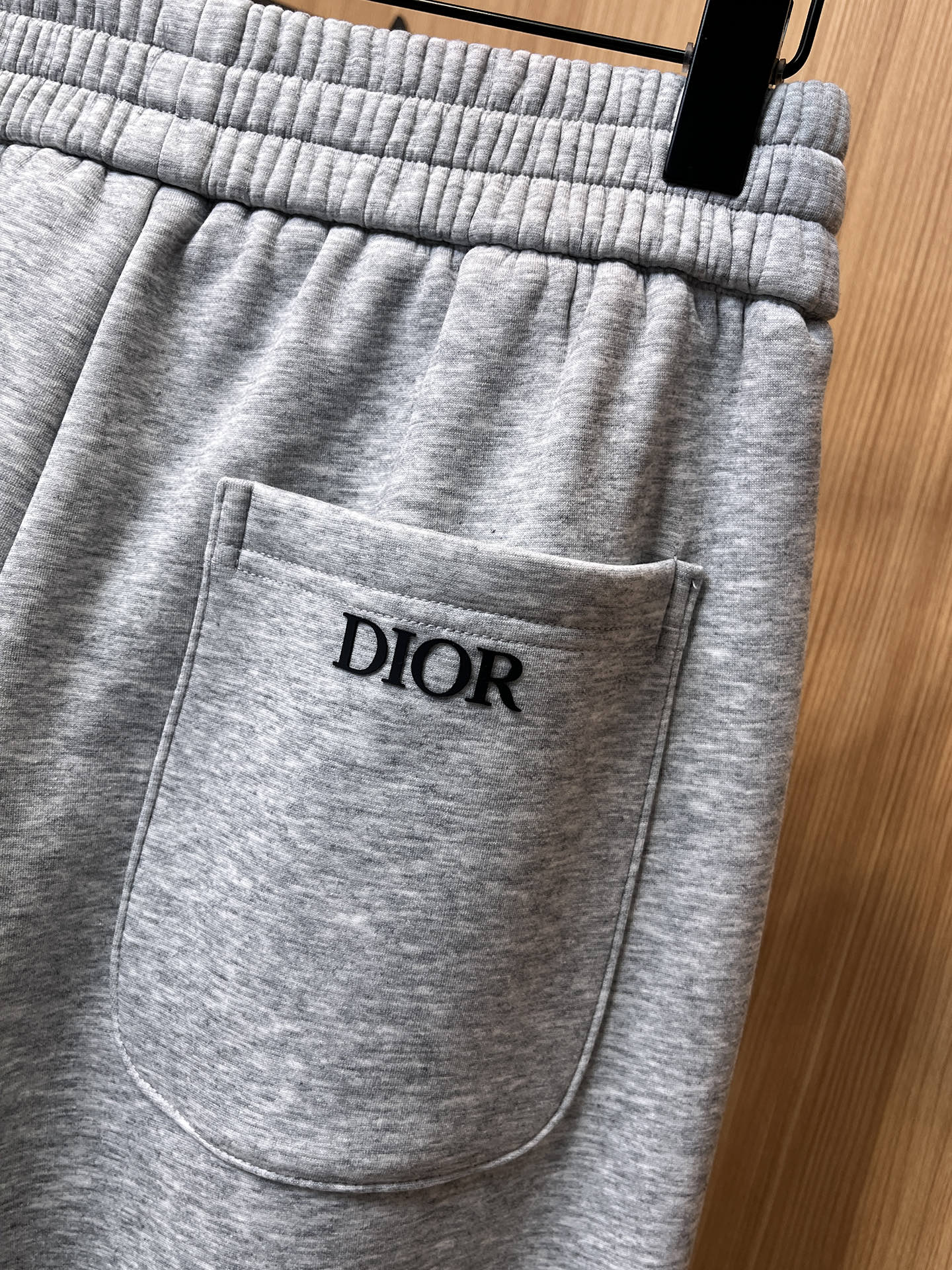 🔥 迪奥 SS秋冬加绒 直筒微阔版型保暖不显臃肿 🔥新品时尚直筒休闲裤，臻选优质纯棉加绒面料打造，保暖舒