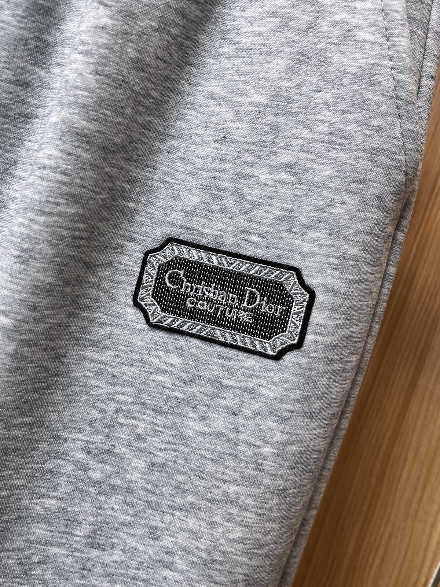 🔥 迪奥 SS秋冬加绒 直筒微阔版型保暖不显臃肿 🔥新品时尚直筒休闲裤，臻选优质纯棉加绒面料打造，保暖舒