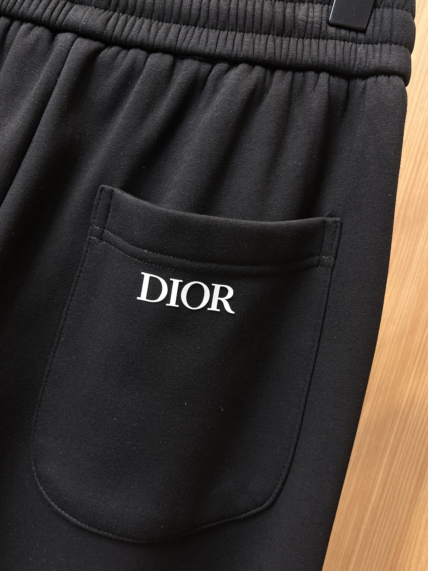 🔥 迪奥 SS秋冬加绒 直筒微阔版型保暖不显臃肿 🔥新品时尚直筒休闲裤，臻选优质纯棉加绒面料打造，保暖舒