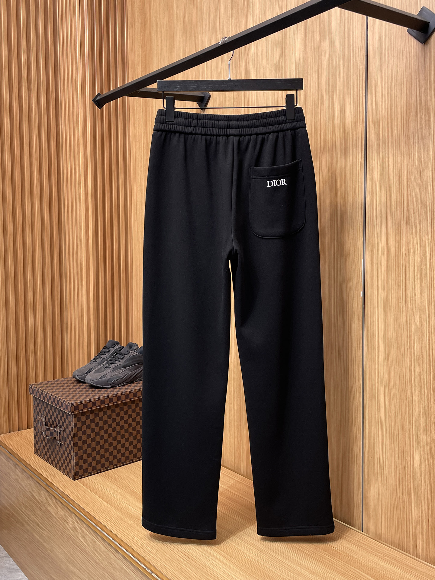 🔥 迪奥 SS秋冬加绒 直筒微阔版型保暖不显臃肿 🔥新品时尚直筒休闲裤，臻选优质纯棉加绒面料打造，保暖舒