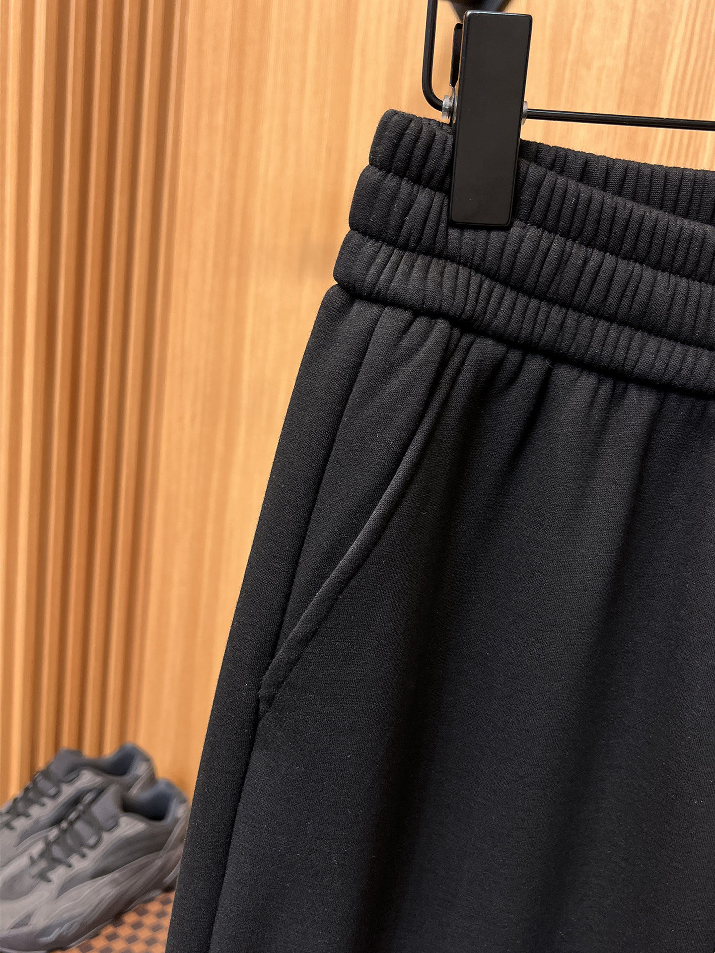 🔥 迪奥 SS秋冬加绒 直筒微阔版型保暖不显臃肿 🔥新品时尚直筒休闲裤，臻选优质纯棉加绒面料打造，保暖舒