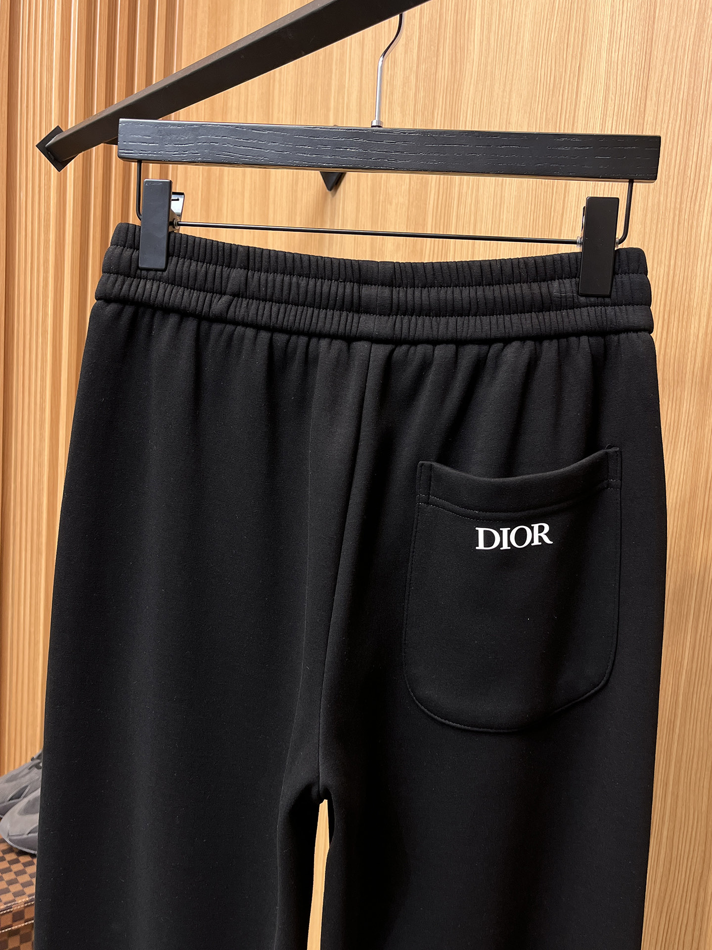 🔥 迪奥 SS秋冬加绒 直筒微阔版型保暖不显臃肿 🔥新品时尚直筒休闲裤，臻选优质纯棉加绒面料打造，保暖舒