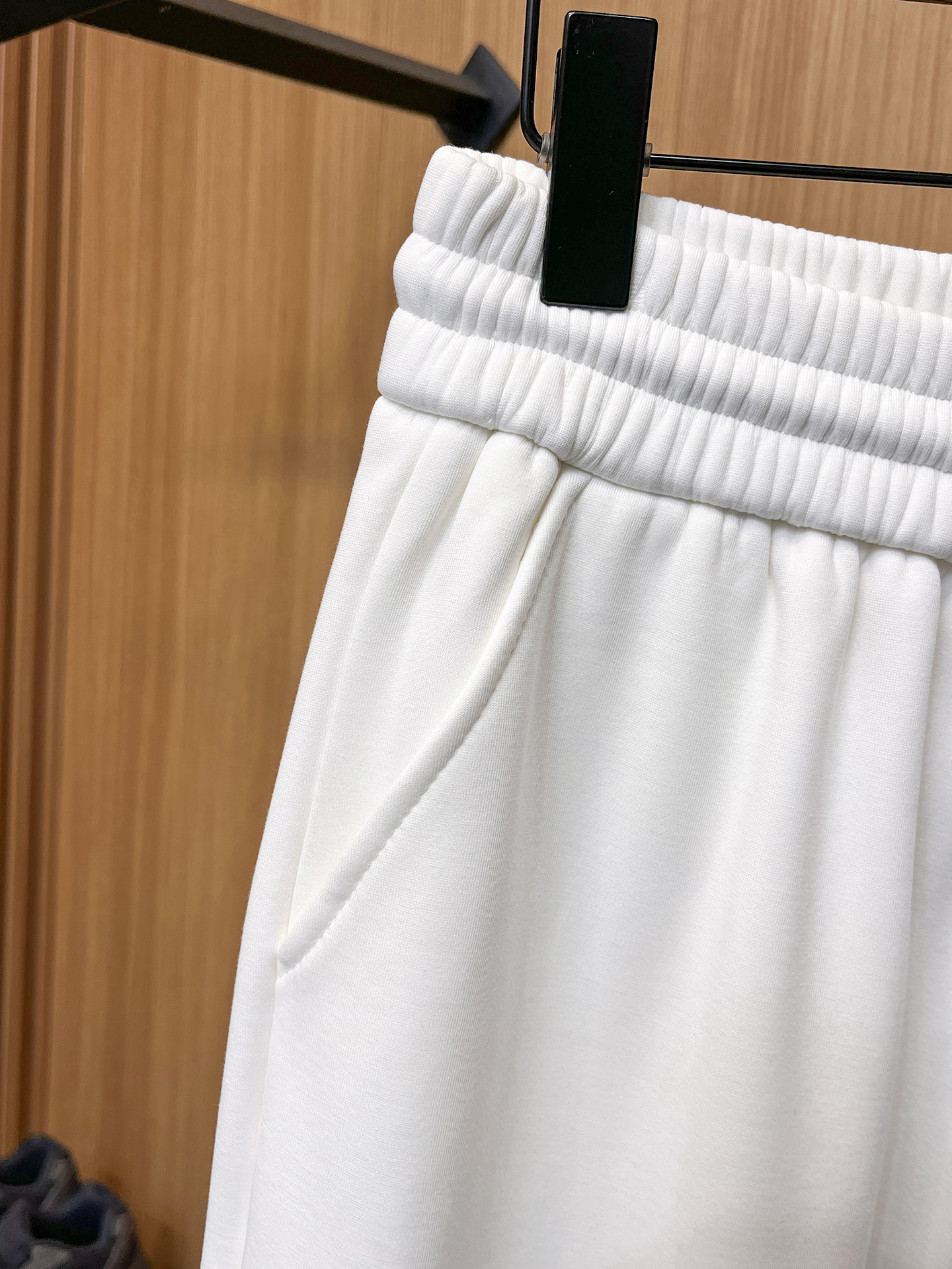 🔥 普拉达 SS秋冬加绒 直筒微阔版型保暖不显臃肿 🔥新品时尚直筒休闲裤，臻选优质纯棉加绒面料打造，保暖