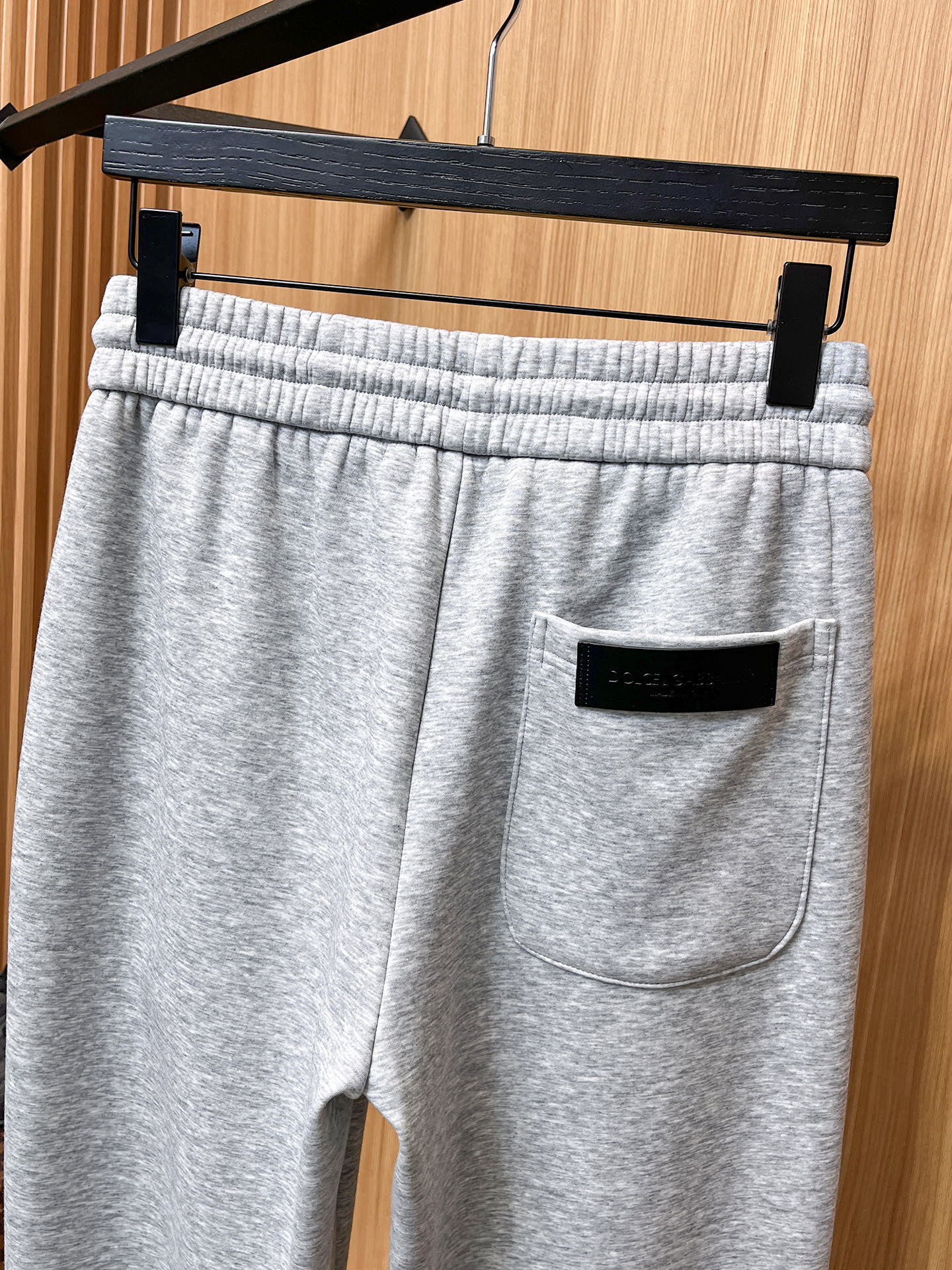 🔥 DG 杜嘉班纳 SS秋冬加绒 直筒微阔版型保暖不显臃肿 🔥新品时尚直筒休闲裤，臻选优质纯棉加绒面料打