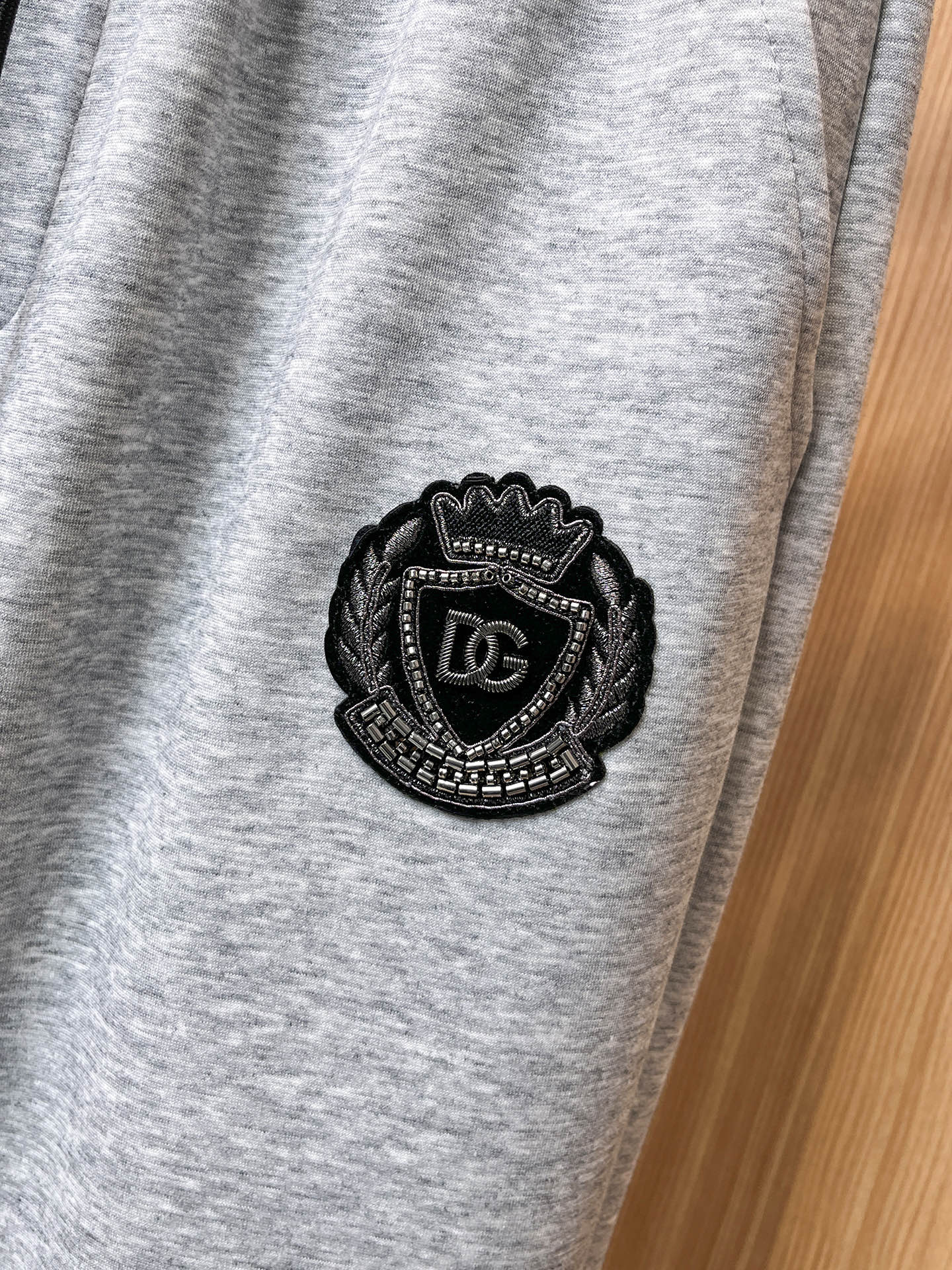 🔥 DG 杜嘉班纳 SS秋冬加绒 直筒微阔版型保暖不显臃肿 🔥新品时尚直筒休闲裤，臻选优质纯棉加绒面料打