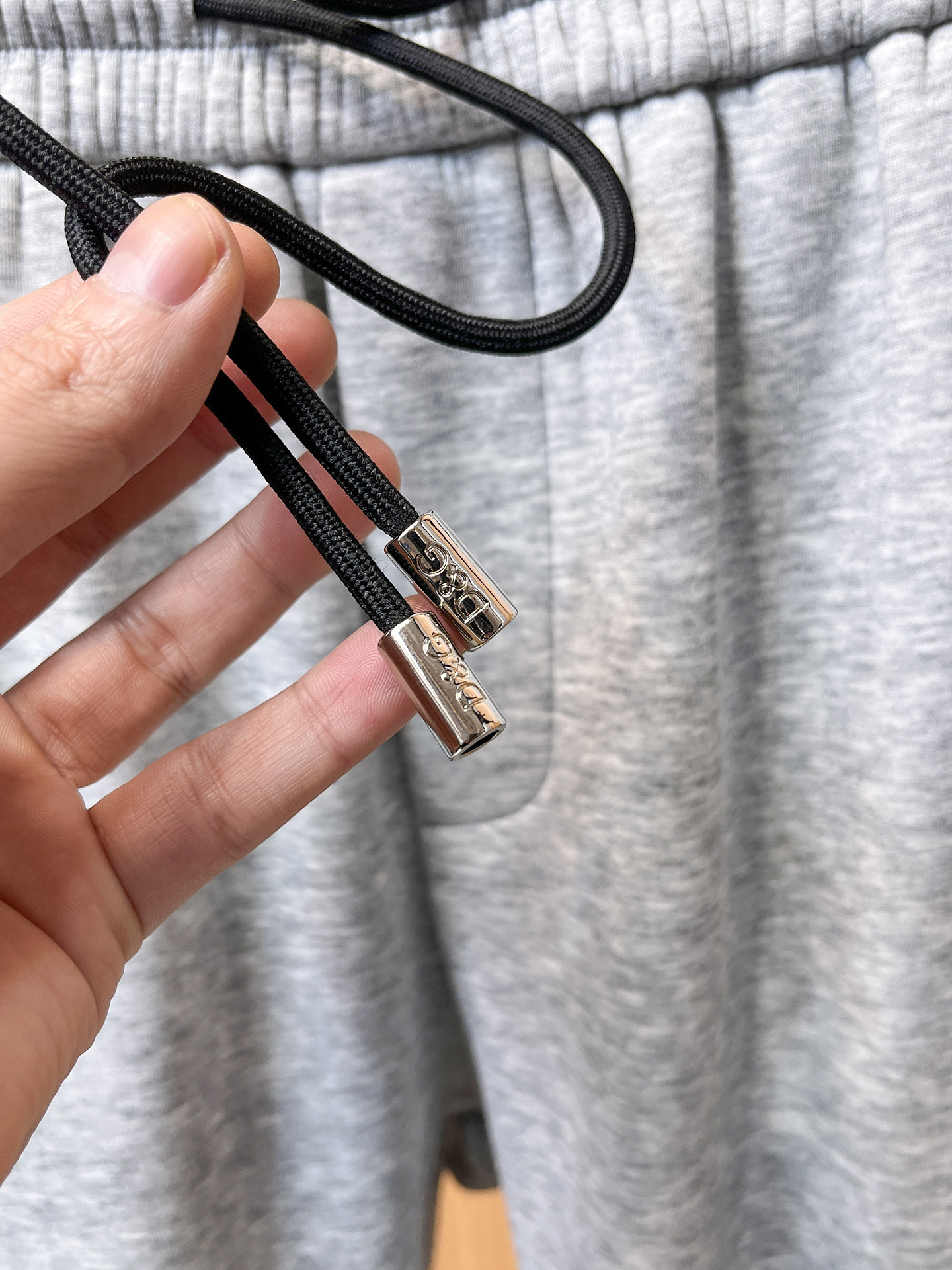 🔥 DG 杜嘉班纳 SS秋冬加绒 直筒微阔版型保暖不显臃肿 🔥新品时尚直筒休闲裤，臻选优质纯棉加绒面料打