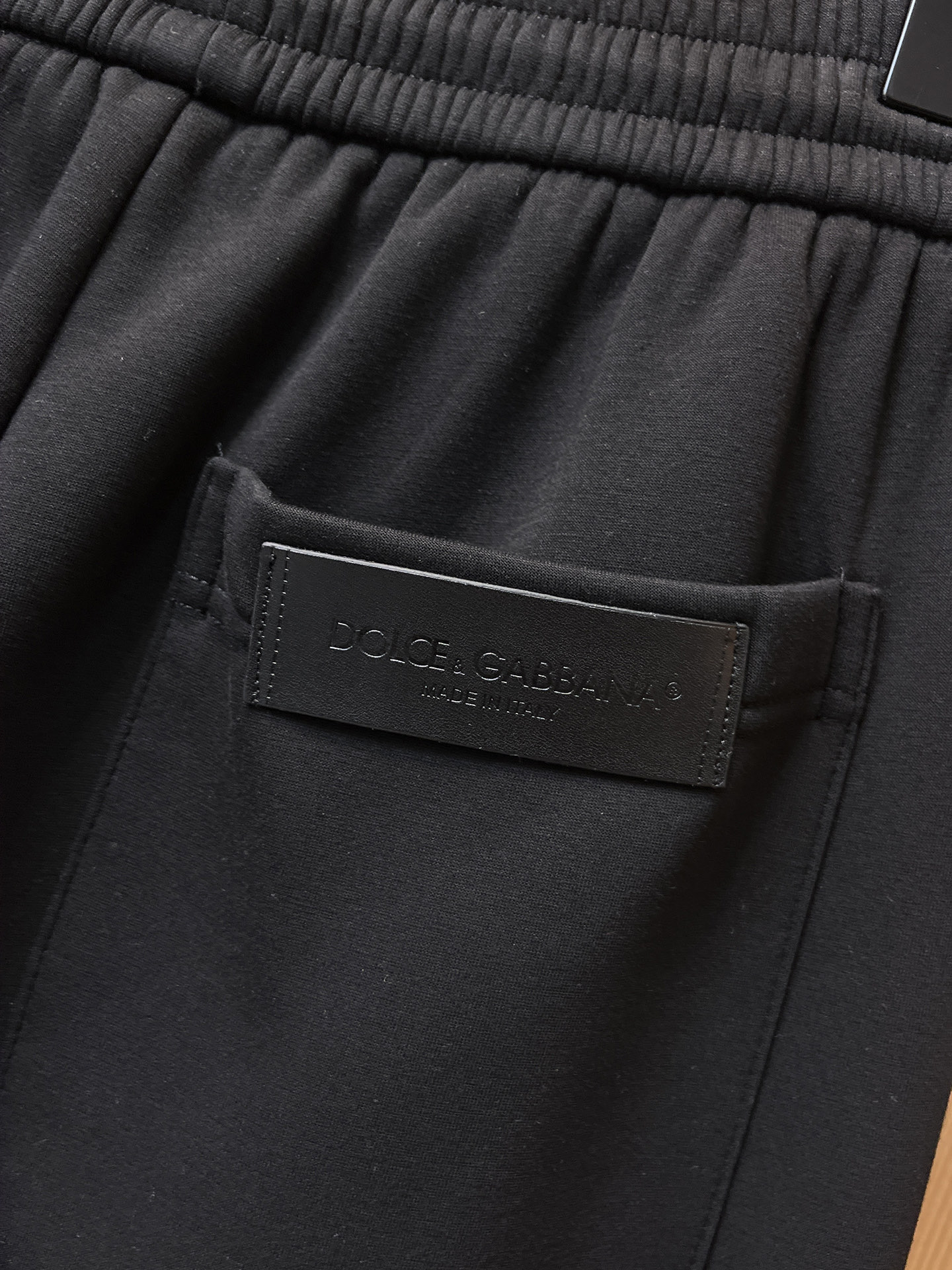 🔥 DG 杜嘉班纳 SS秋冬加绒 直筒微阔版型保暖不显臃肿 🔥新品时尚直筒休闲裤，臻选优质纯棉加绒面料打