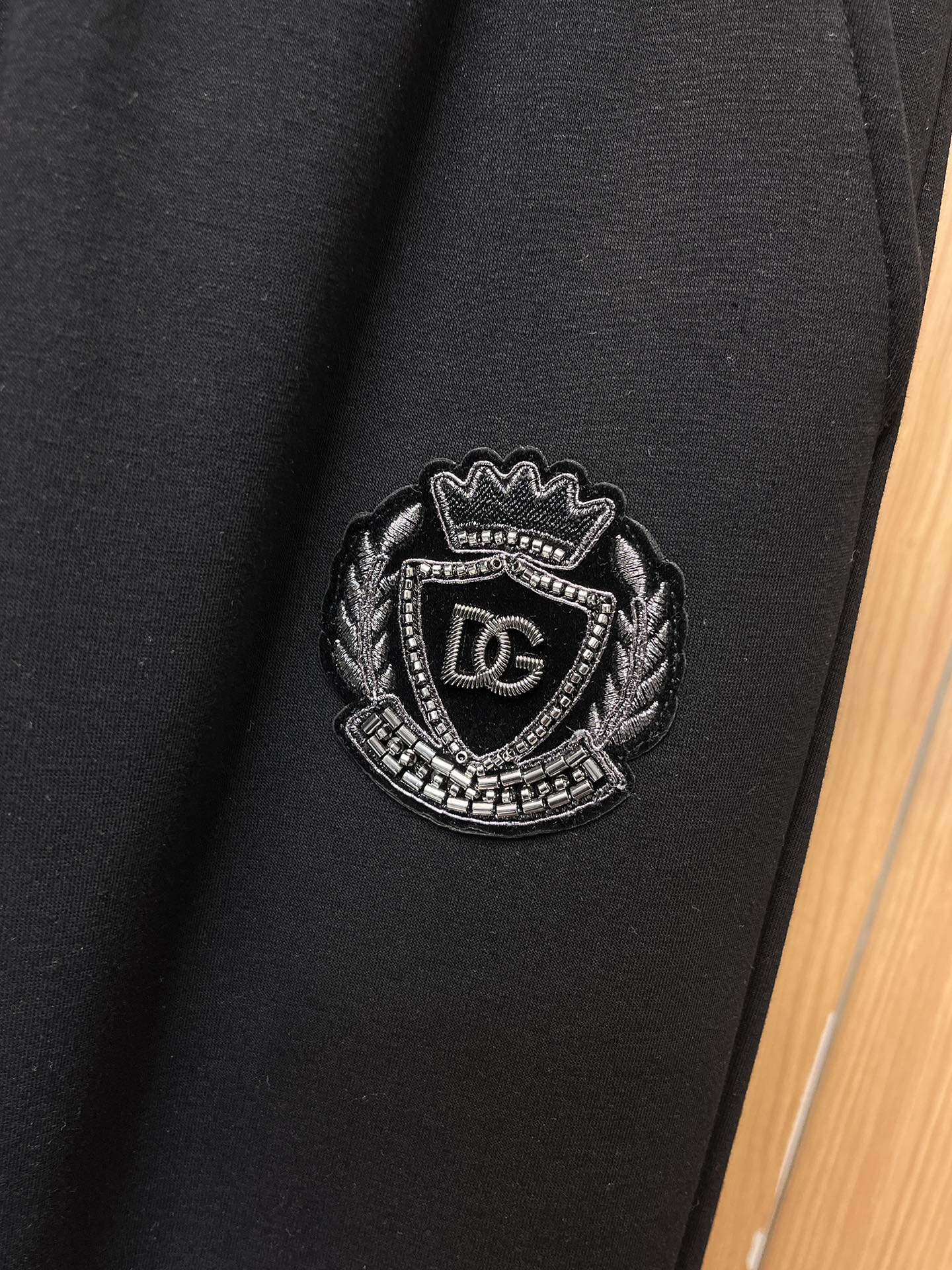 🔥 DG 杜嘉班纳 SS秋冬加绒 直筒微阔版型保暖不显臃肿 🔥新品时尚直筒休闲裤，臻选优质纯棉加绒面料打