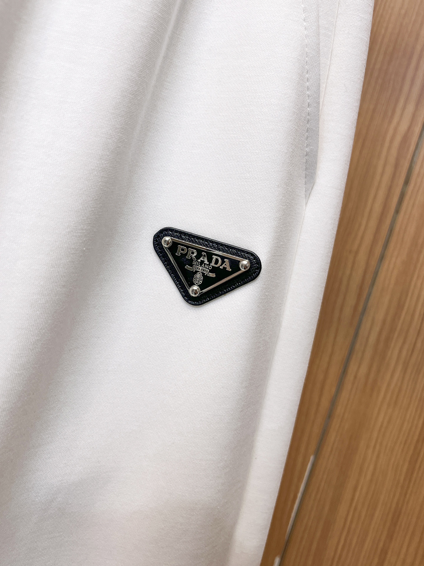 🔥 普拉达 SS秋冬加绒 直筒微阔版型保暖不显臃肿 🔥新品时尚直筒休闲裤，臻选优质纯棉加绒面料打造，保暖